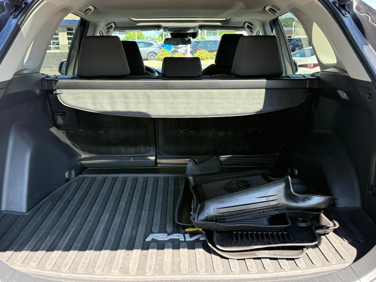 Toyota RAV4 Vehicle Image 05