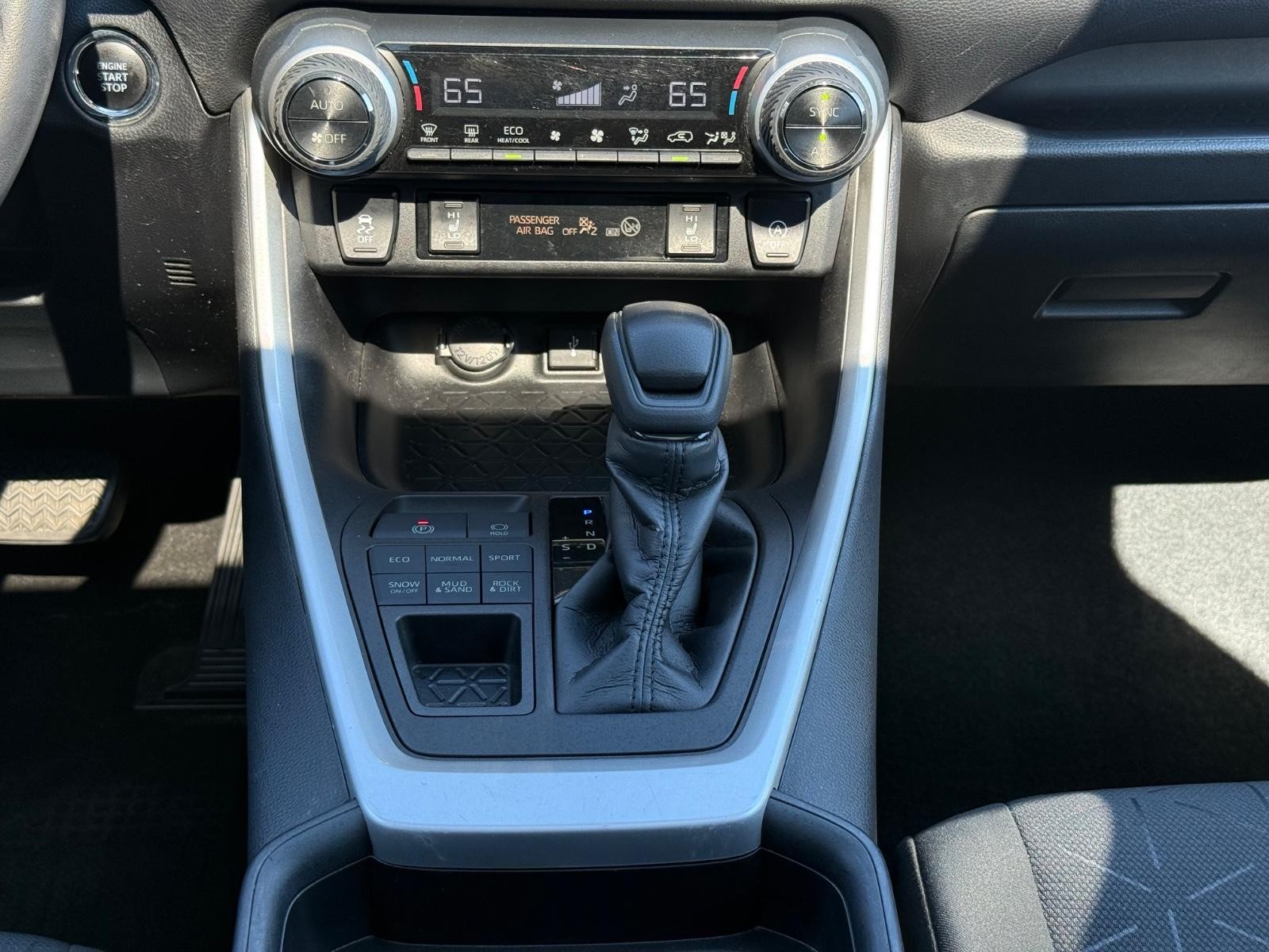 Toyota RAV4 Vehicle Image 13