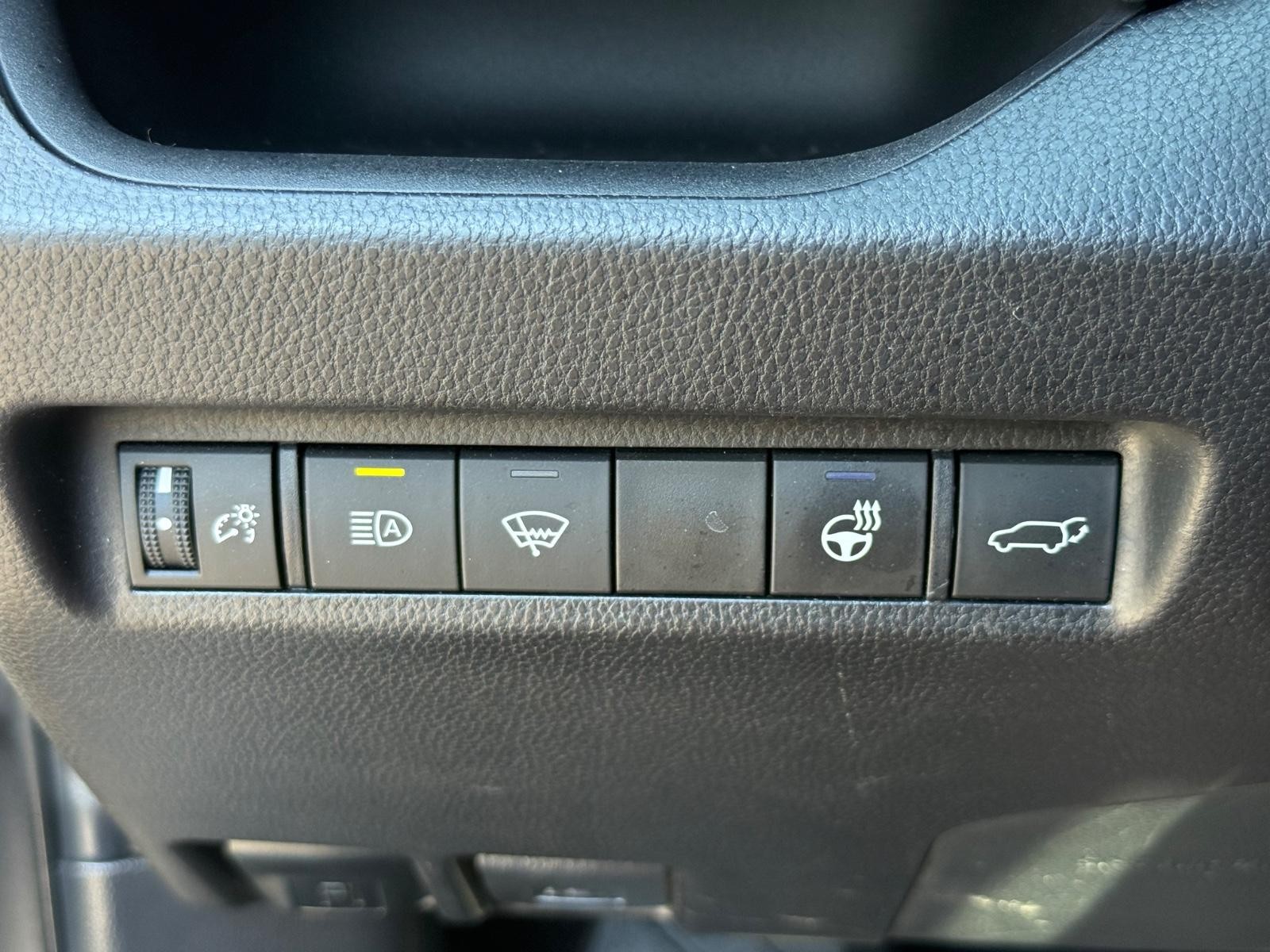 Toyota RAV4 Vehicle Image 16