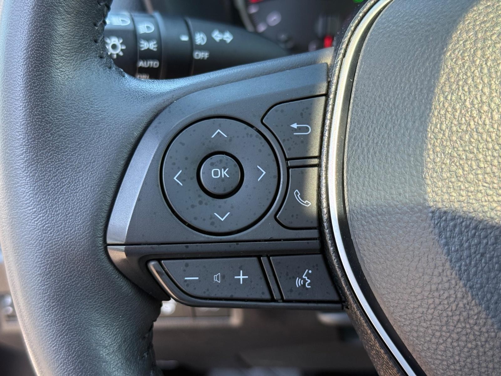 Toyota RAV4 Vehicle Image 17