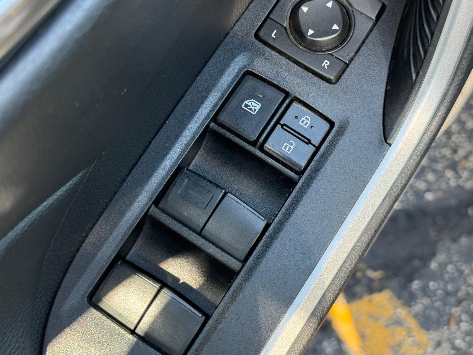 Toyota RAV4 Vehicle Image 22