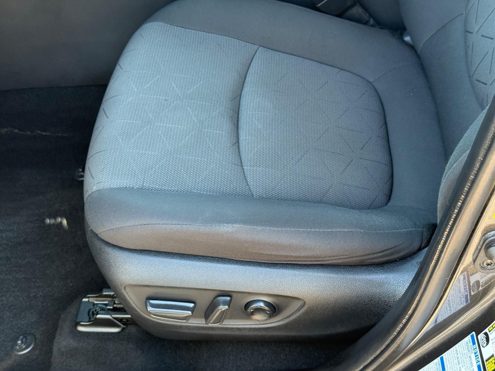 Toyota RAV4 Vehicle Image 23
