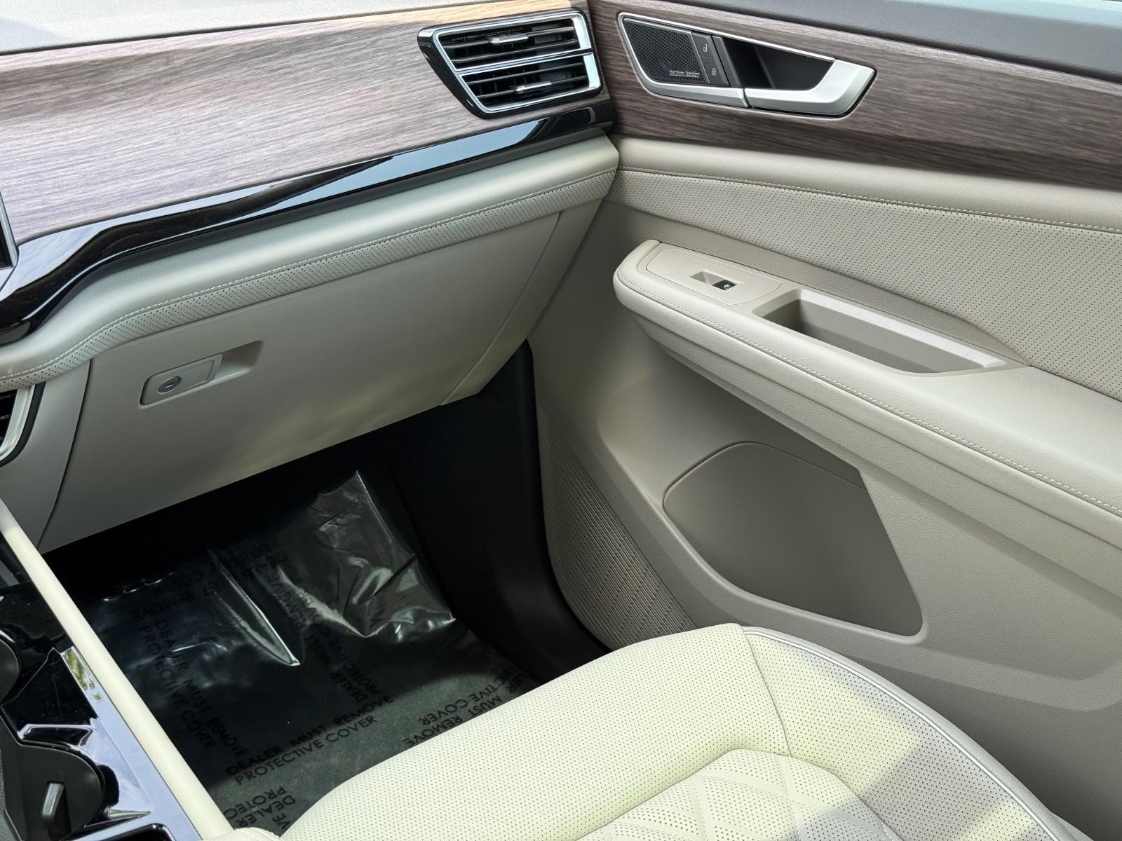 Volkswagen Atlas Vehicle Image 11