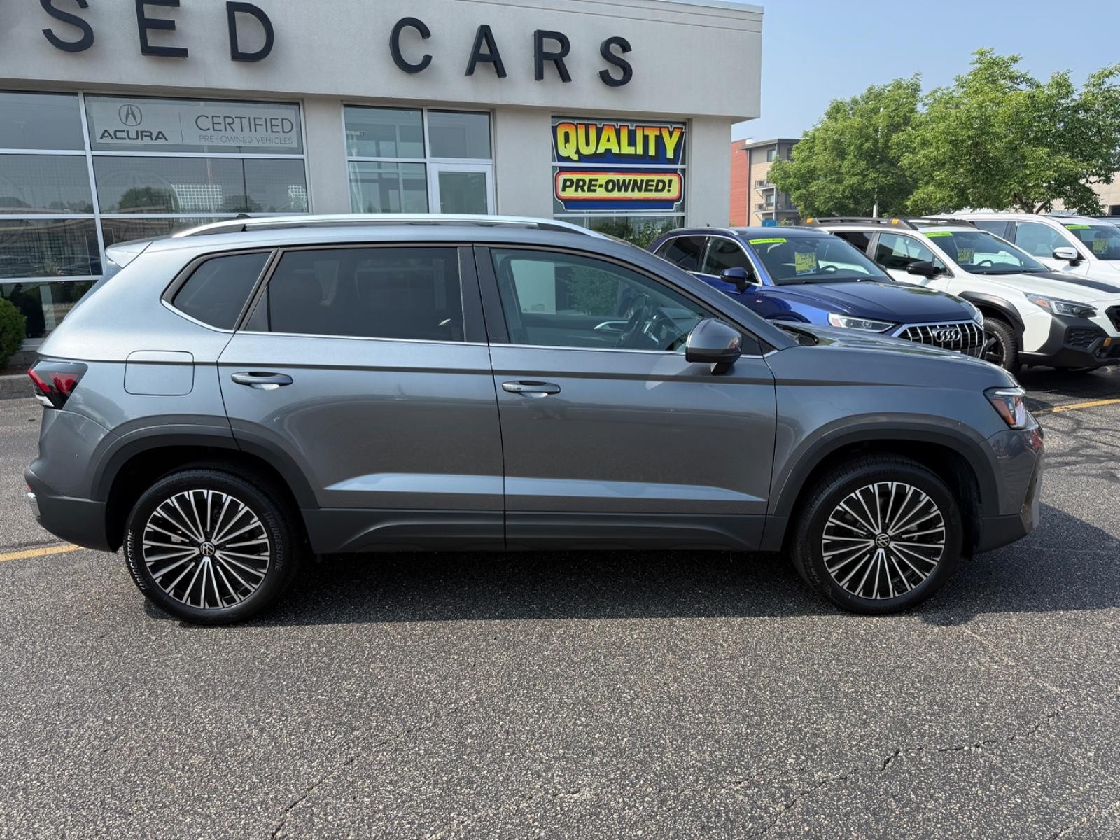 Volkswagen Taos Vehicle Image 02