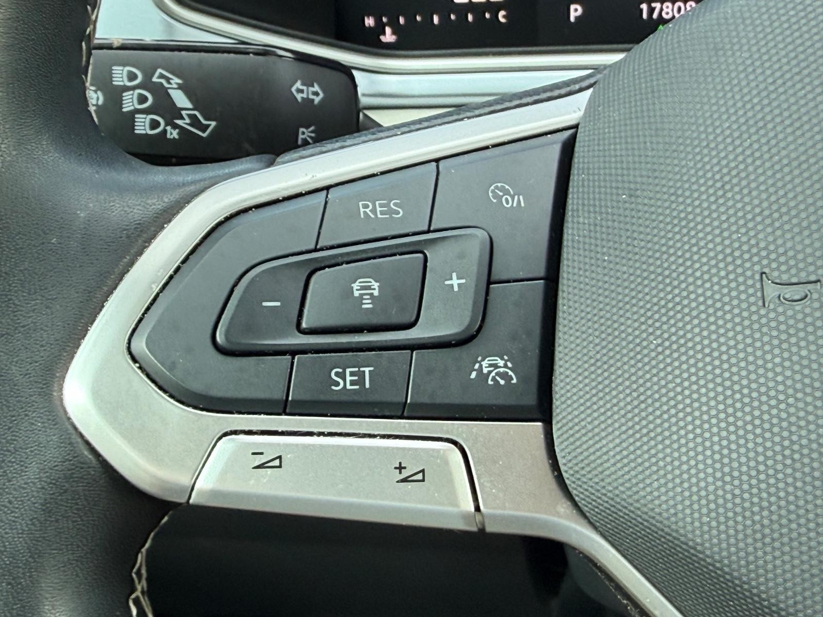 Volkswagen Taos Vehicle Image 16