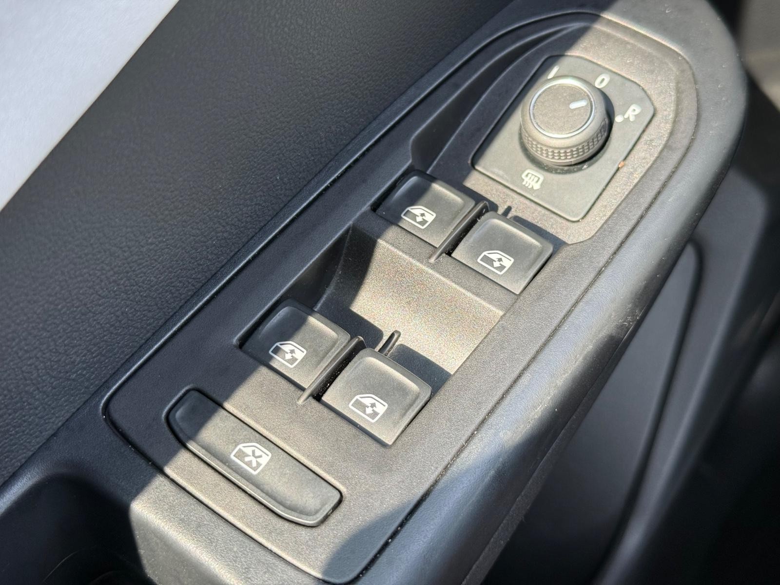 Volkswagen Taos Vehicle Image 21