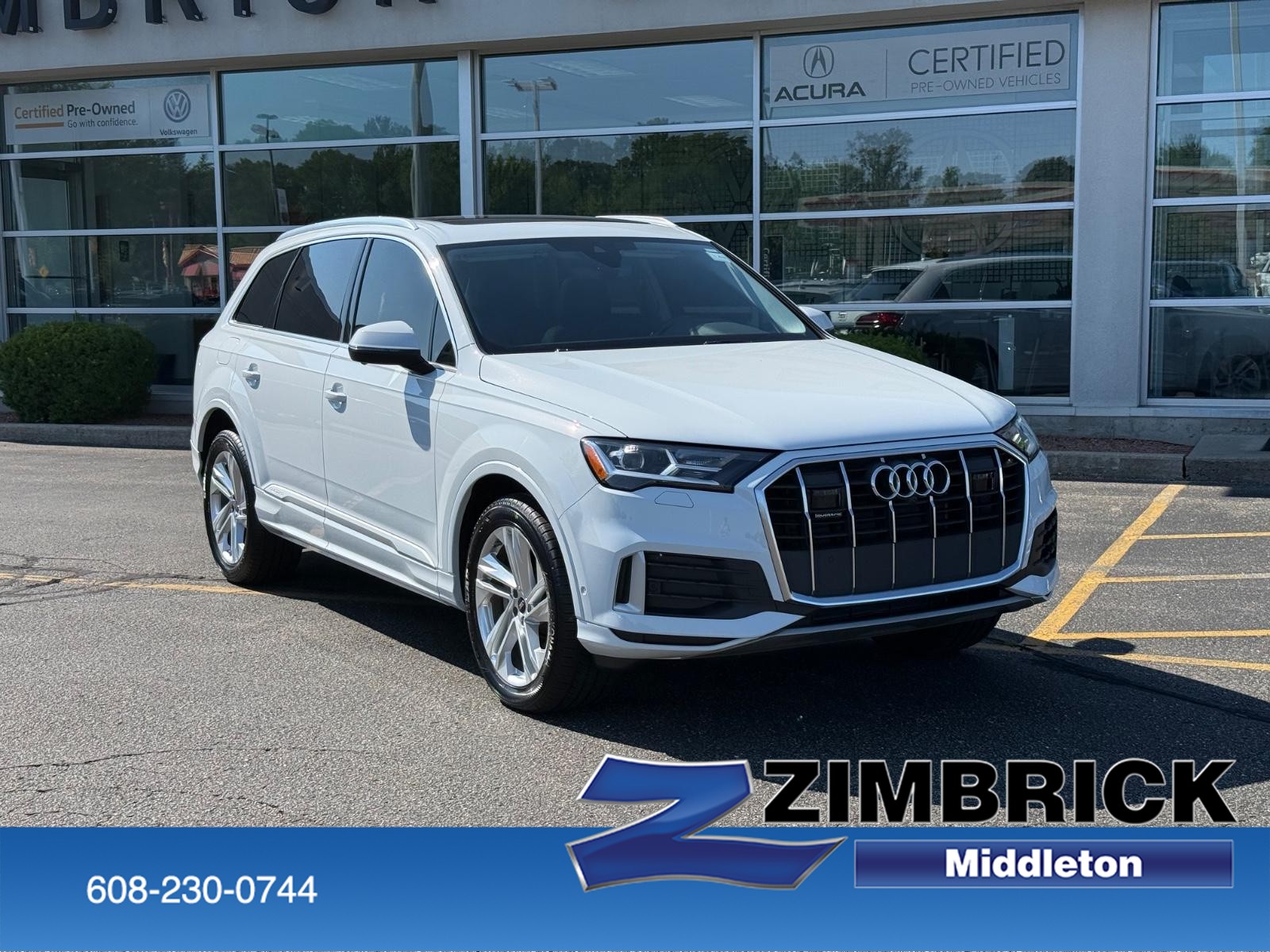 Audi Q7 Vehicle Full-screen Gallery Image 01