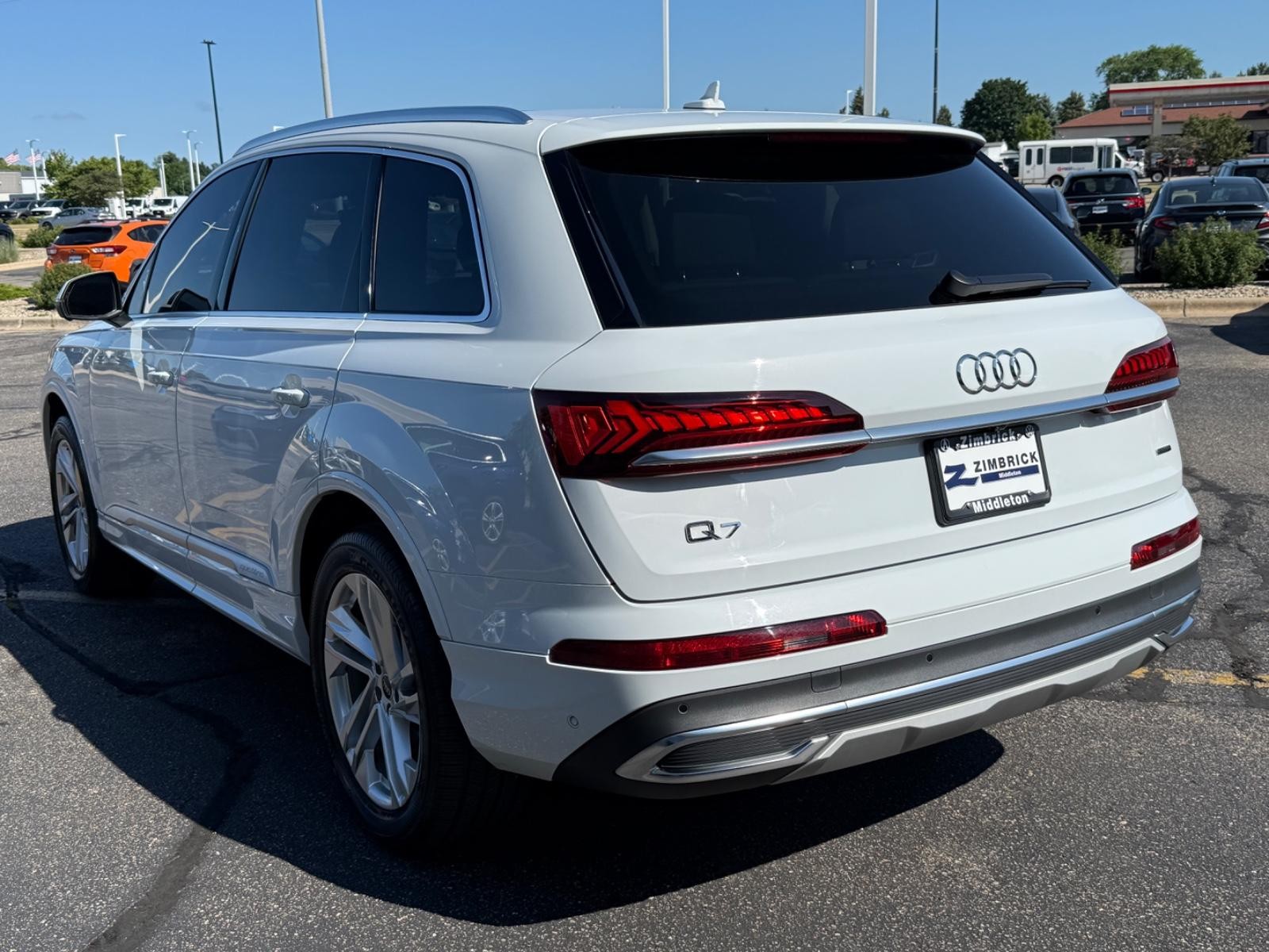 Audi Q7 Vehicle Full-screen Gallery Image 06