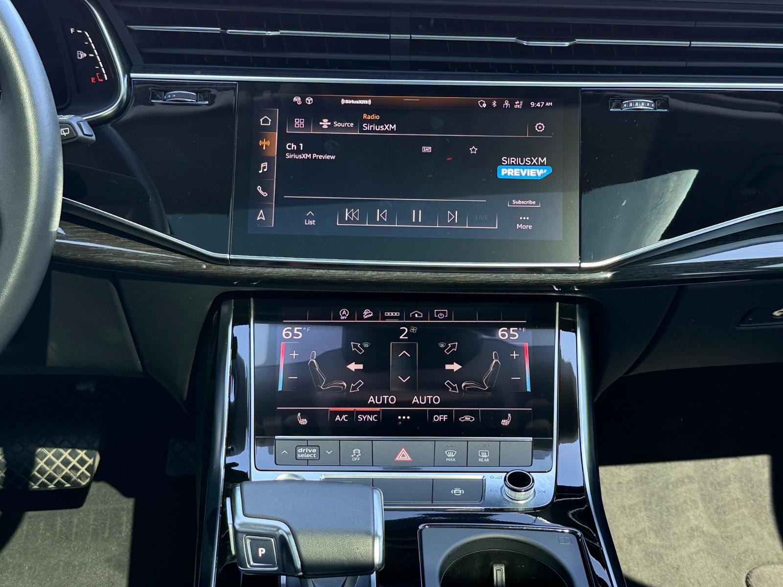 Audi Q7 Vehicle Full-screen Gallery Image 12
