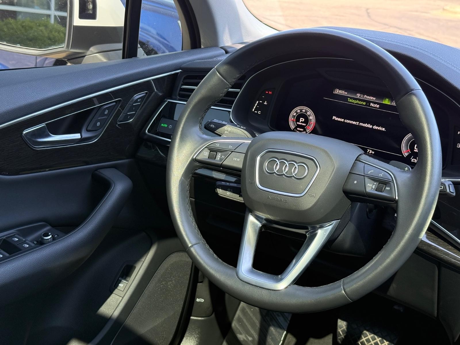 Audi Q7 Vehicle Full-screen Gallery Image 15