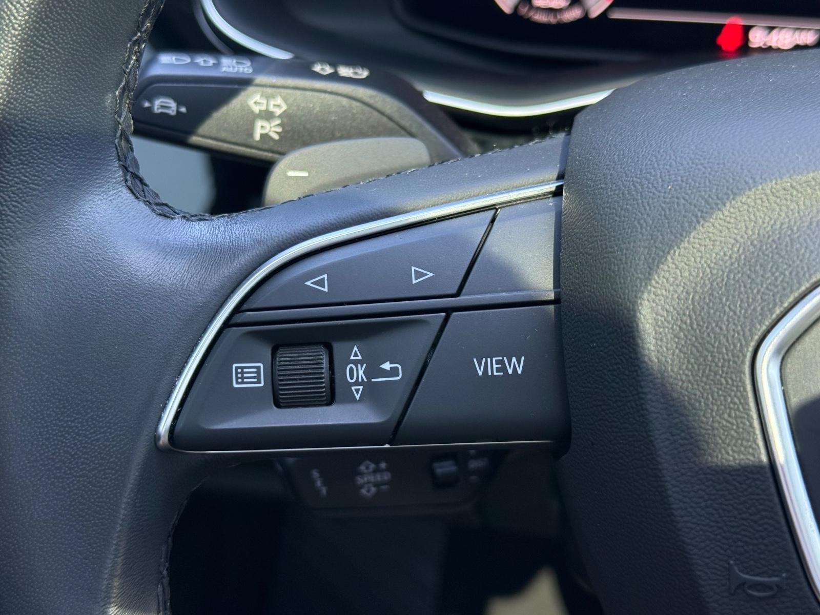 Audi Q7 Vehicle Full-screen Gallery Image 17