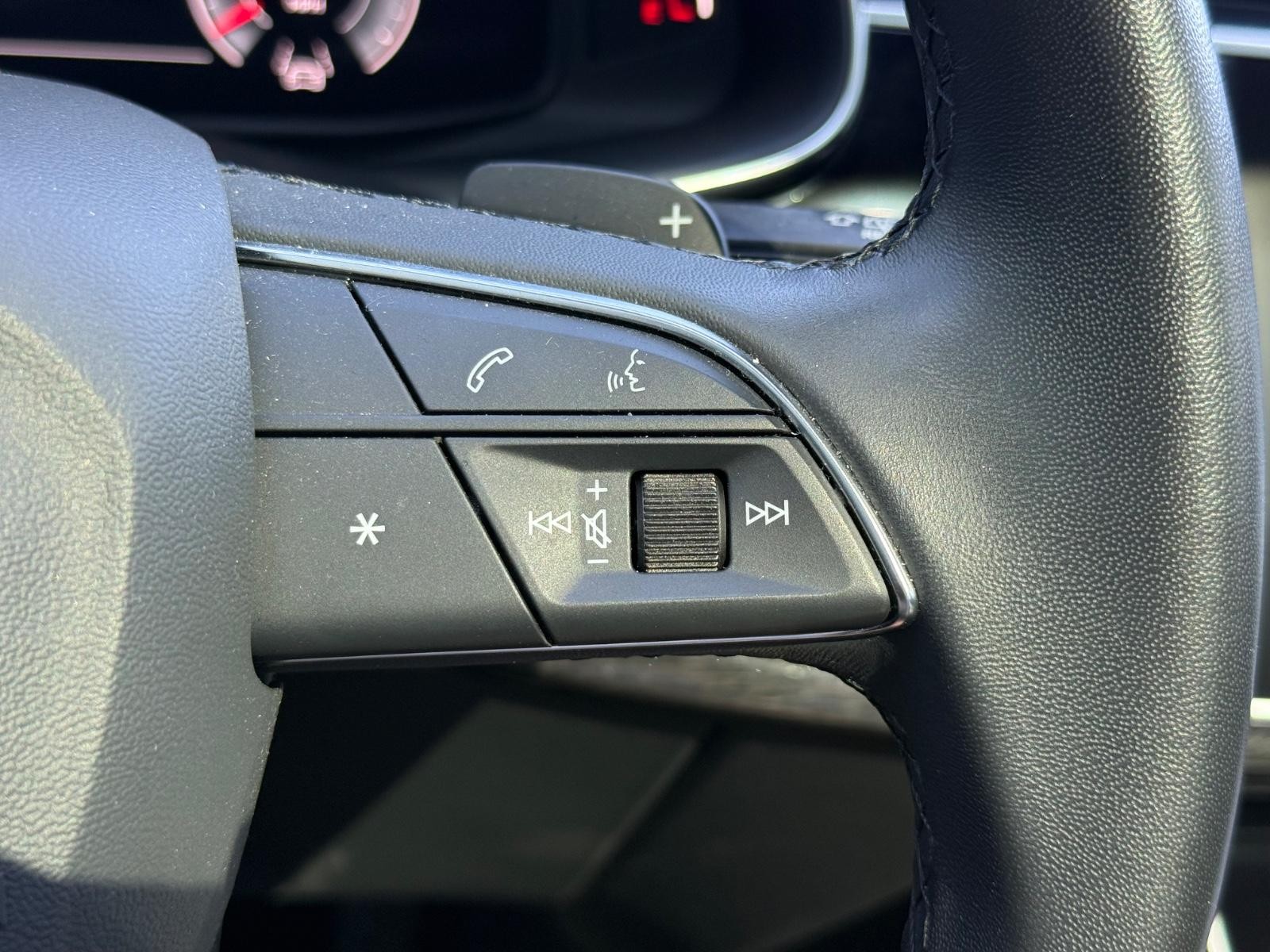 Audi Q7 Vehicle Full-screen Gallery Image 18