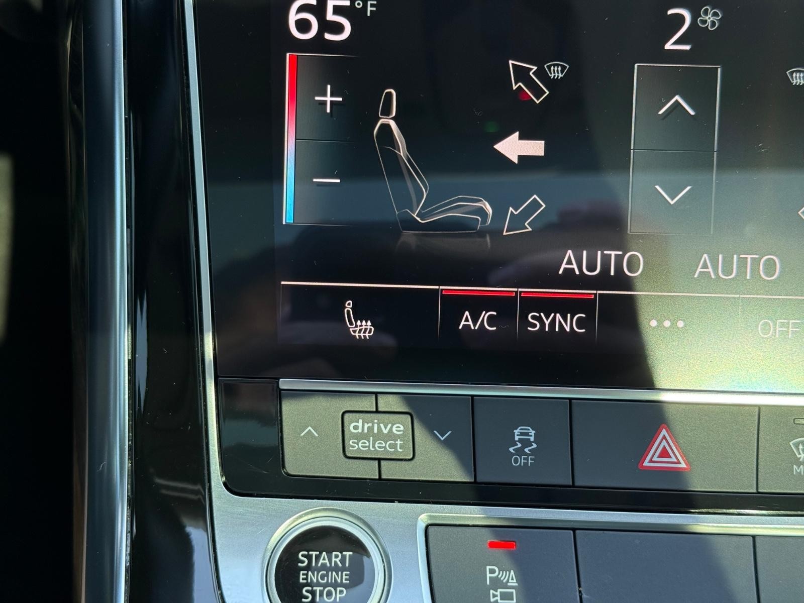 Audi Q7 Vehicle Full-screen Gallery Image 20