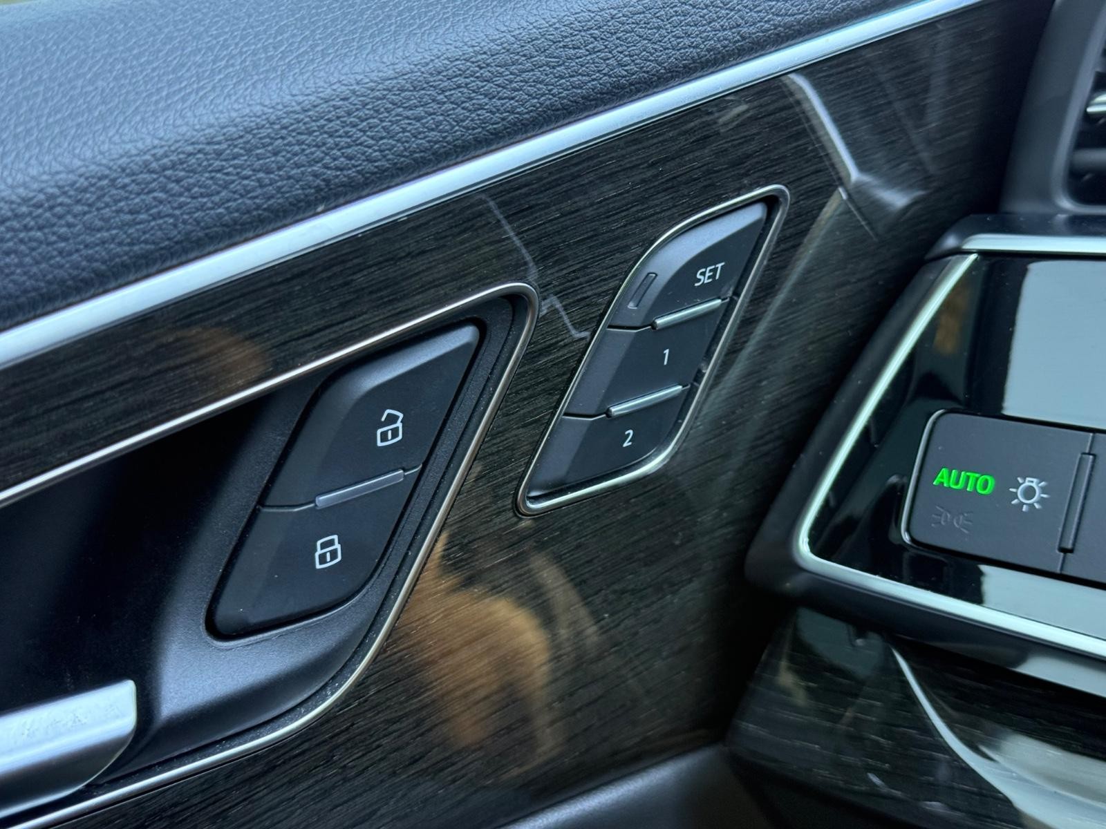 Audi Q7 Vehicle Full-screen Gallery Image 21
