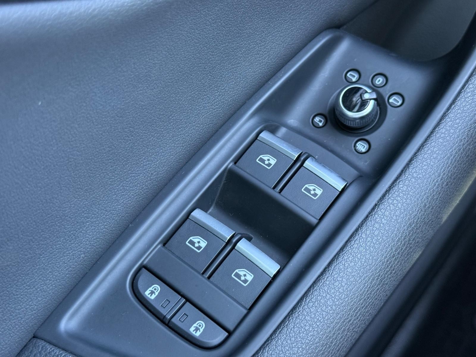 Audi Q7 Vehicle Full-screen Gallery Image 22