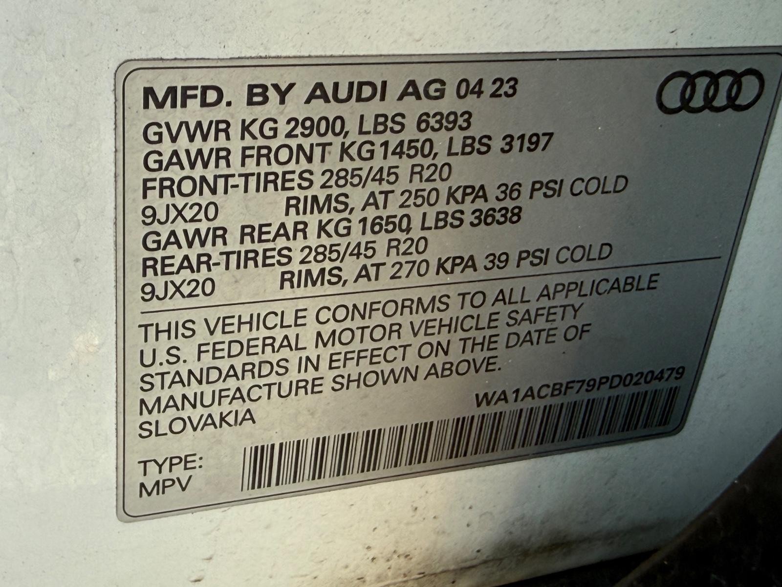 Audi Q7 Vehicle Full-screen Gallery Image 24