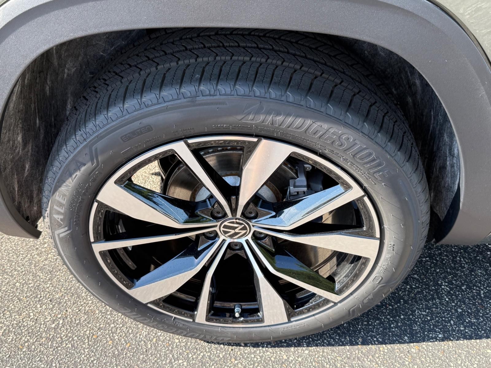 Volkswagen Atlas Cross Sport Vehicle Image 04