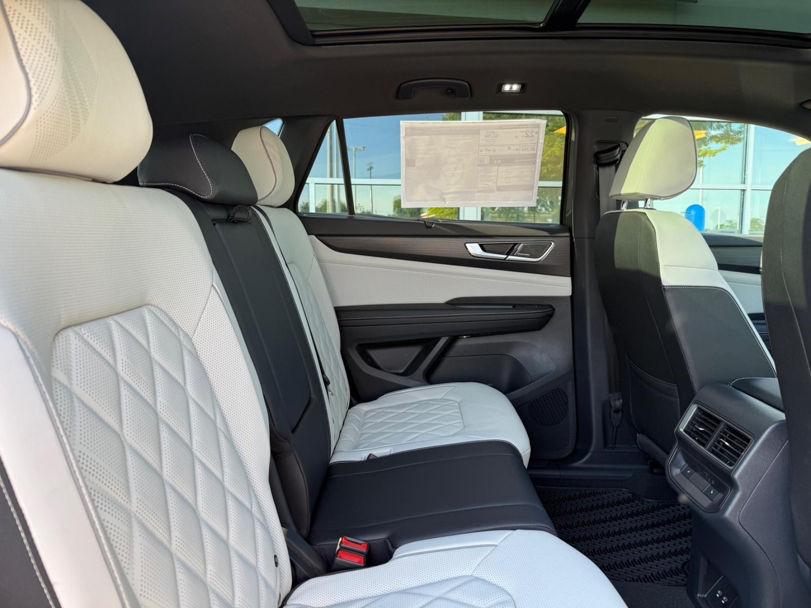 Volkswagen Atlas Cross Sport Vehicle Image 05