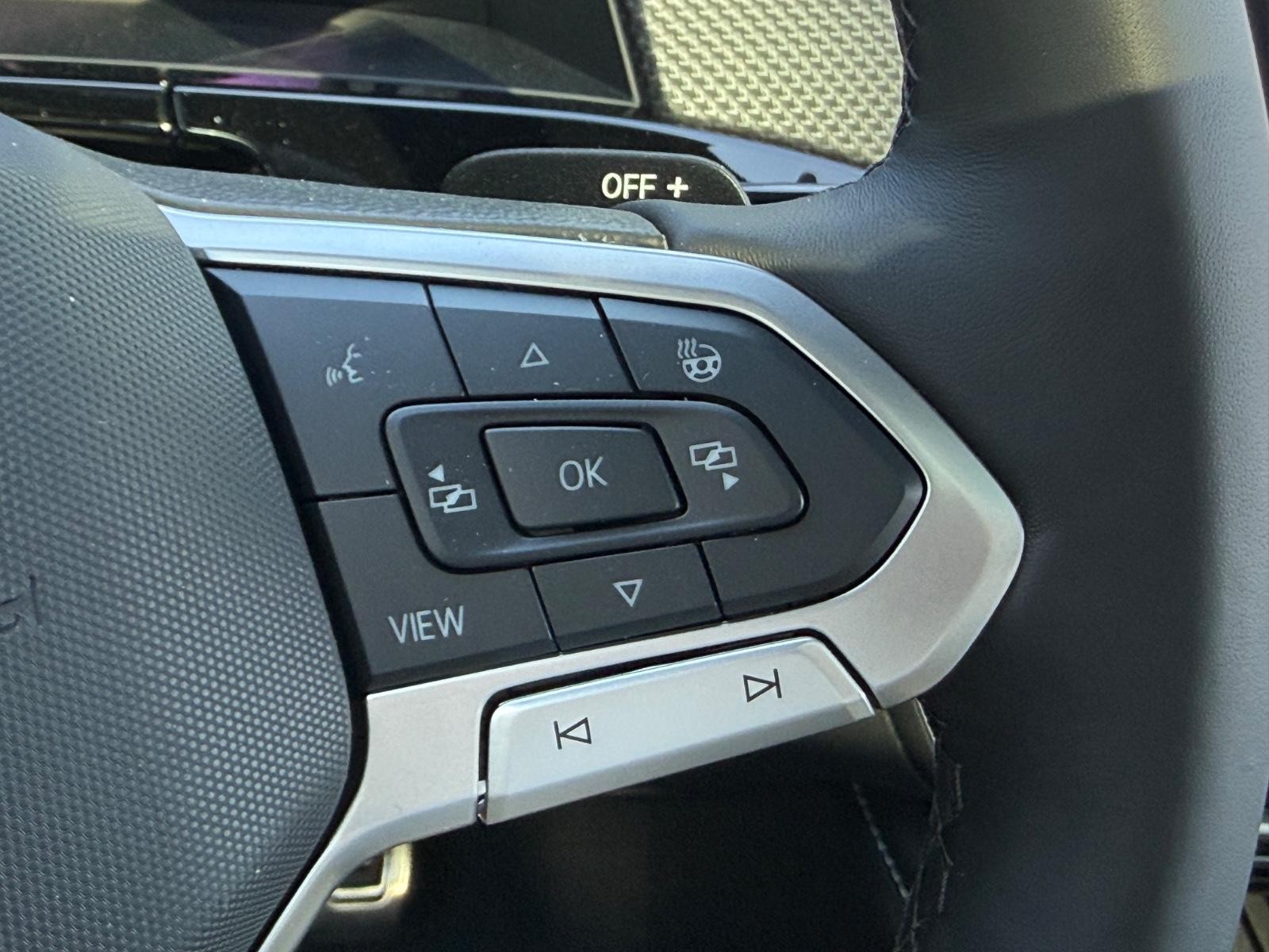 Volkswagen Atlas Cross Sport Vehicle Image 11