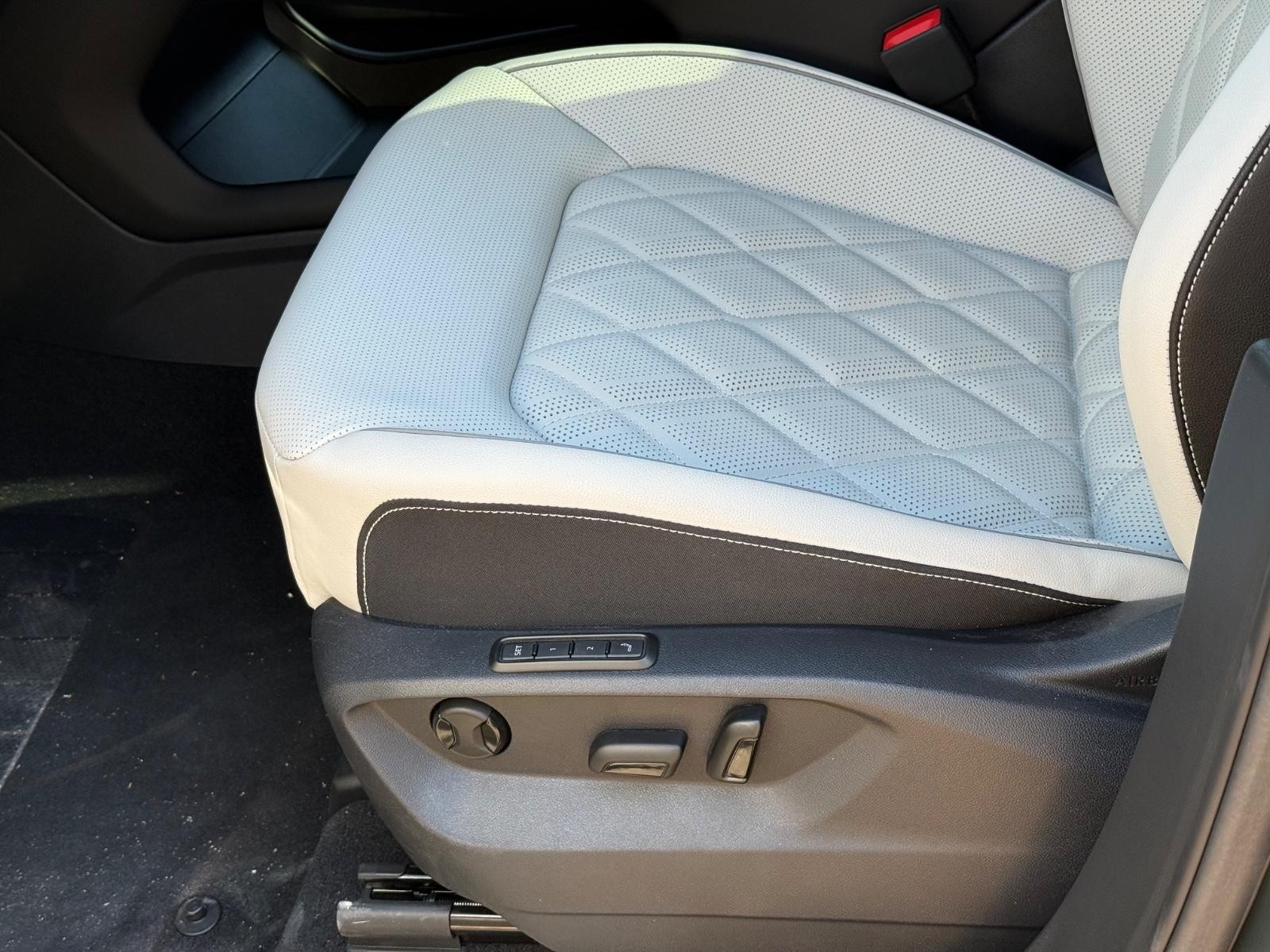 Volkswagen Atlas Cross Sport Vehicle Image 15