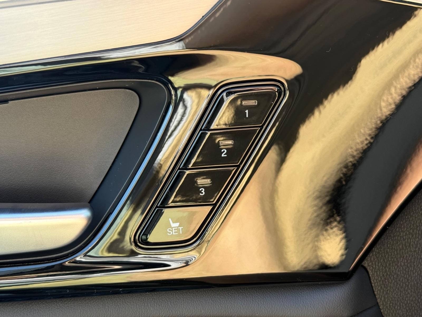 Acura MDX Vehicle Image 11