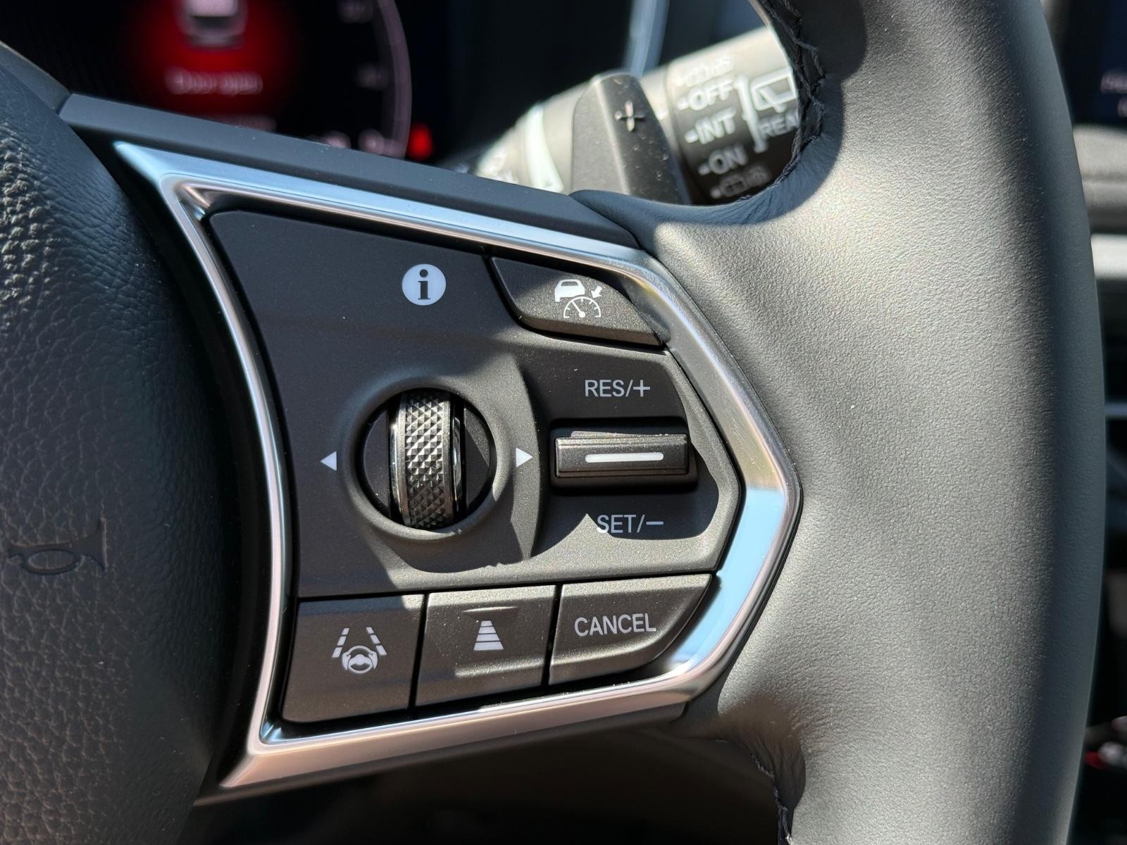 Acura MDX Vehicle Image 13
