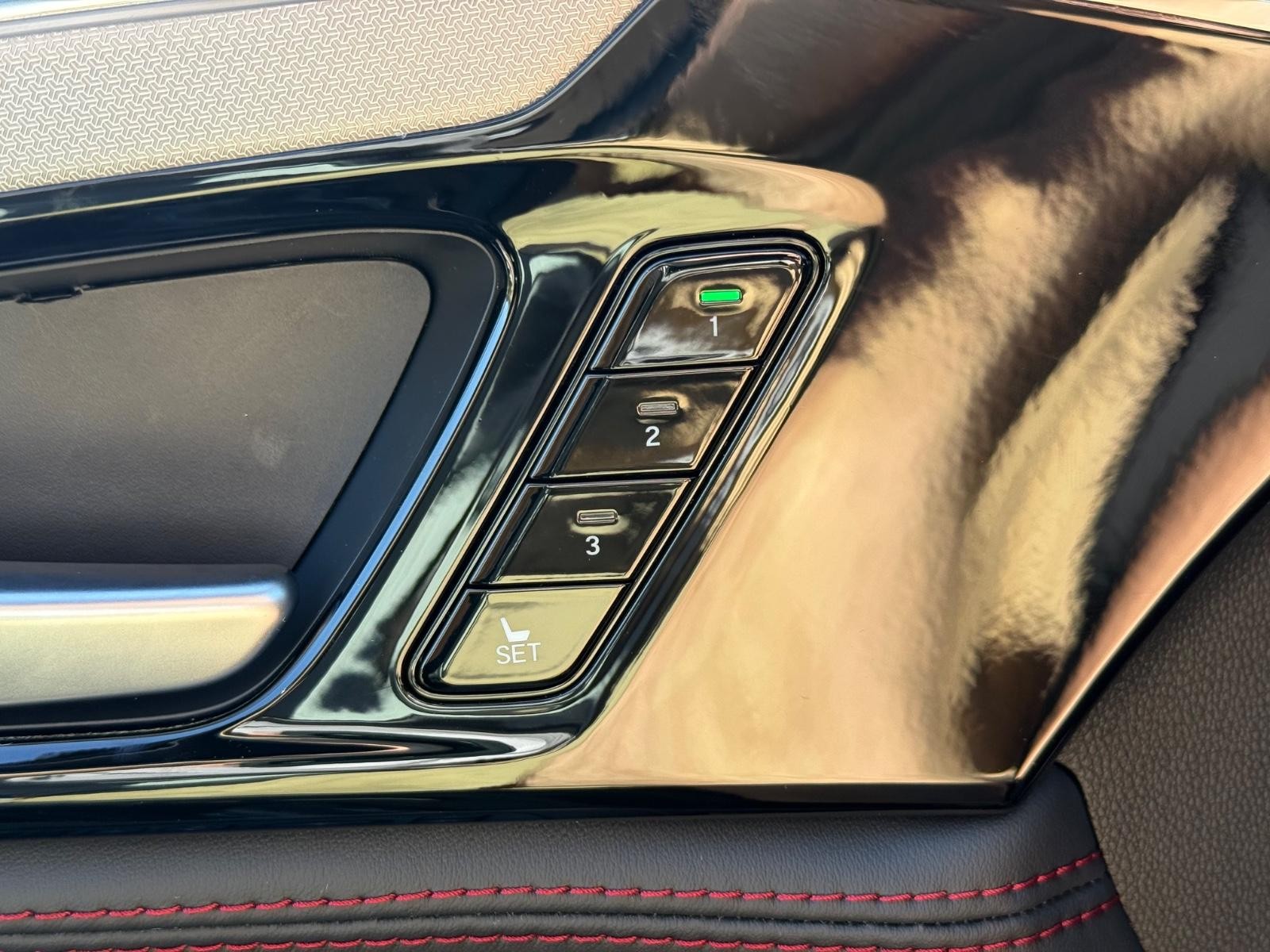 Acura MDX Vehicle Image 10