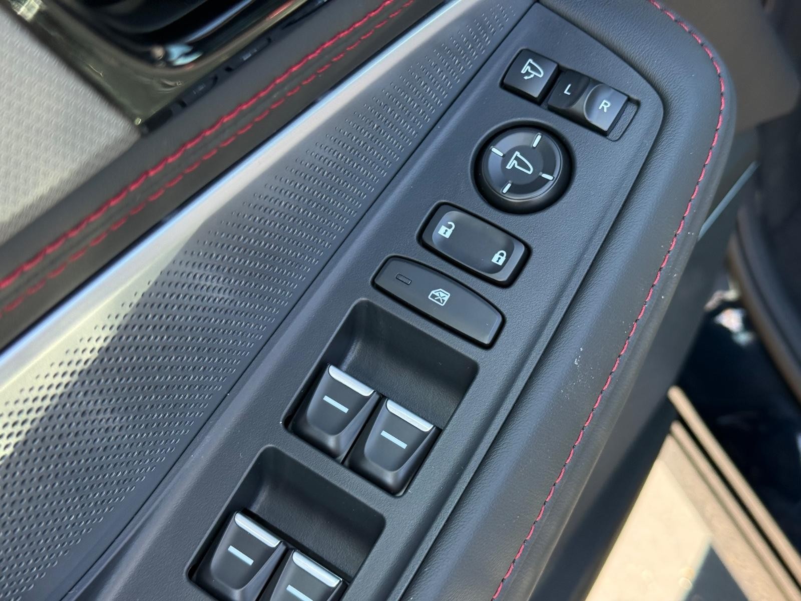 Acura MDX Vehicle Image 15
