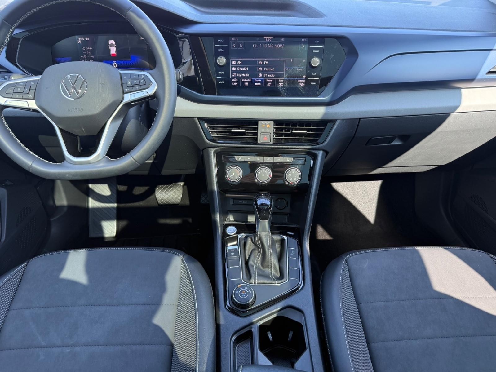 Volkswagen Taos Vehicle Image 11