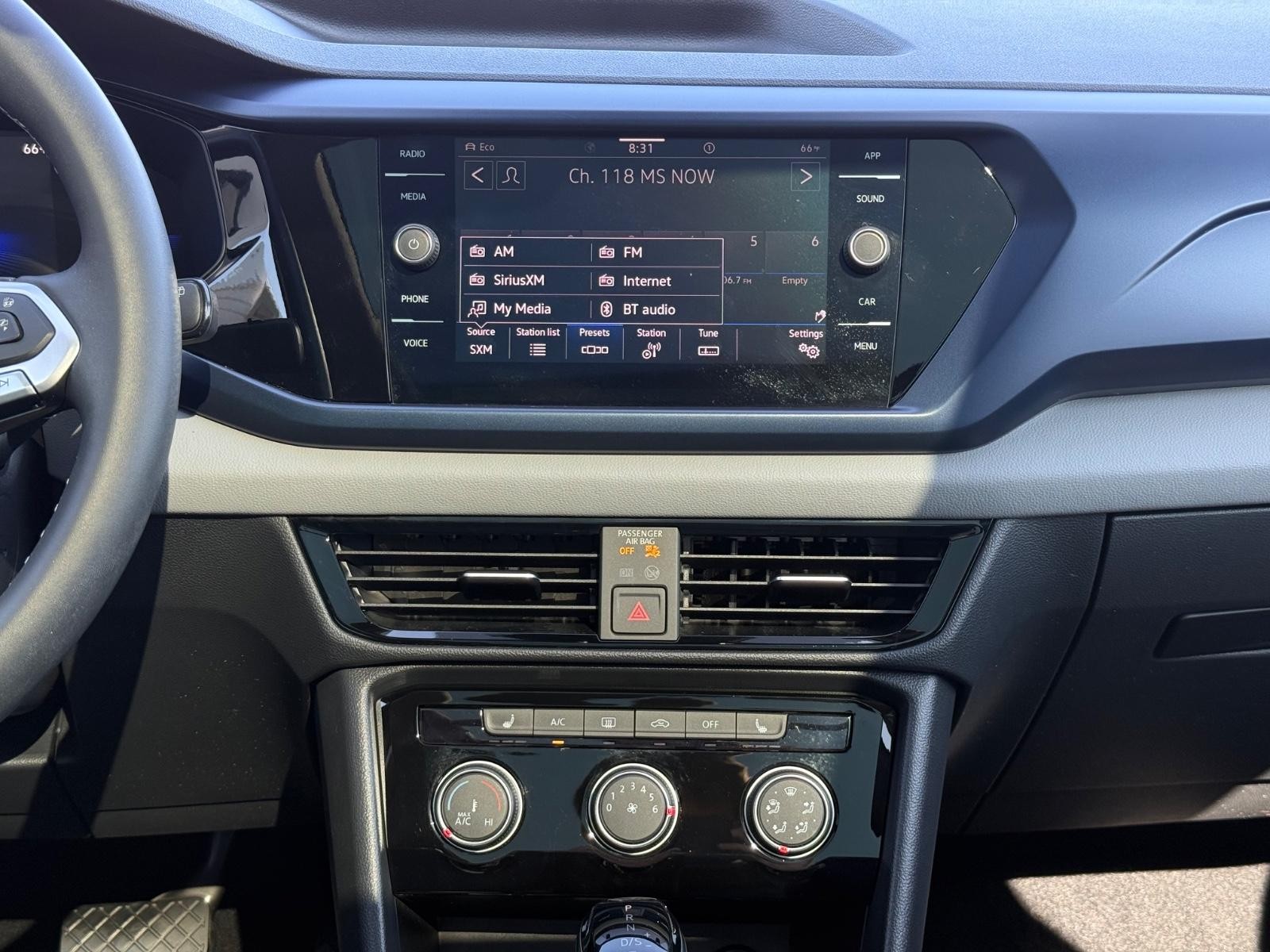 Volkswagen Taos Vehicle Image 12
