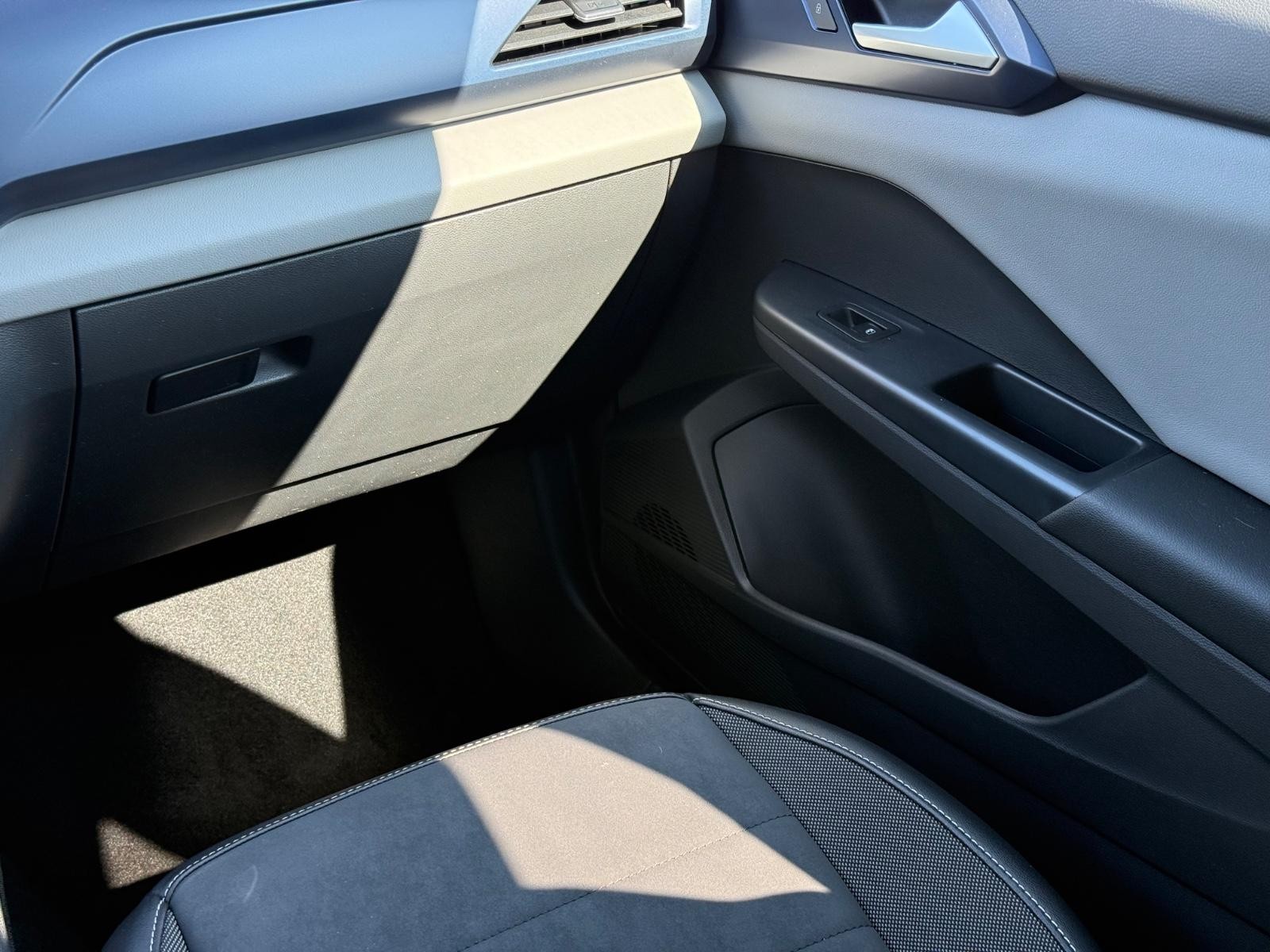 Volkswagen Taos Vehicle Image 15