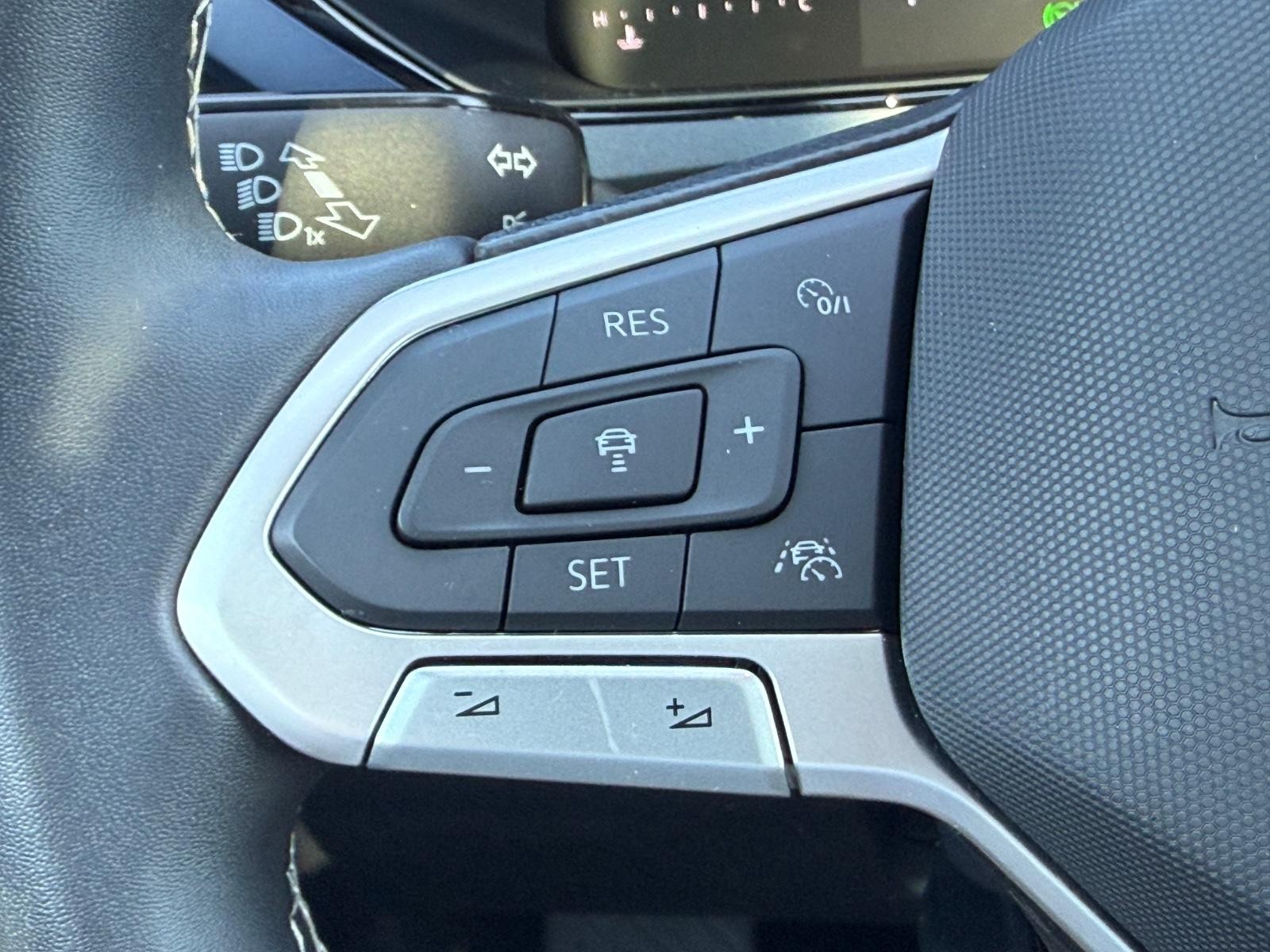 Volkswagen Taos Vehicle Image 16
