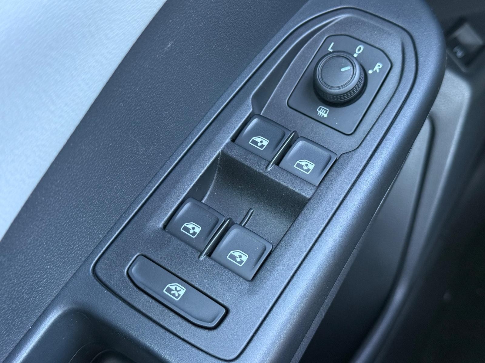 Volkswagen Taos Vehicle Image 22