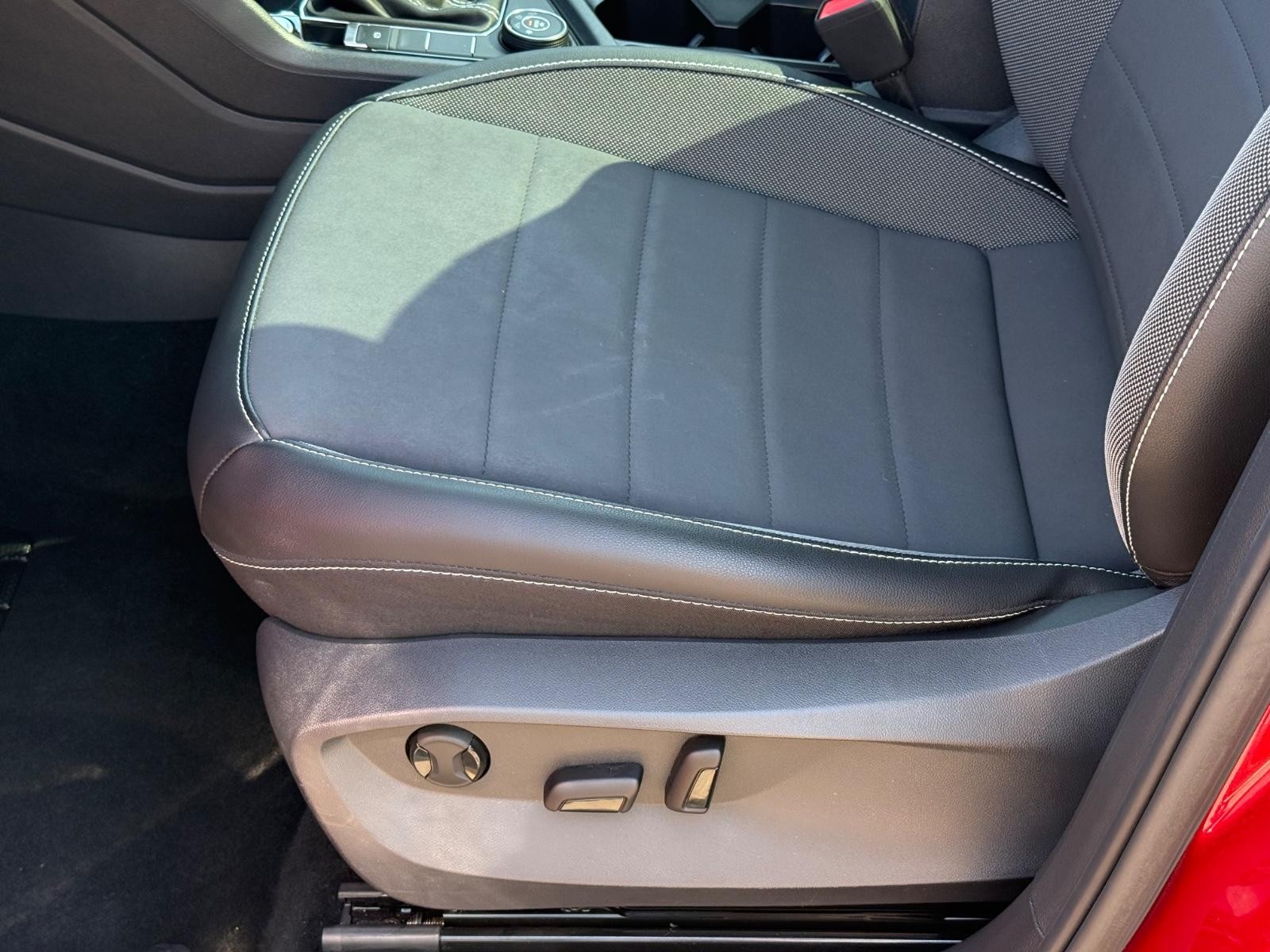 Volkswagen Taos Vehicle Image 23