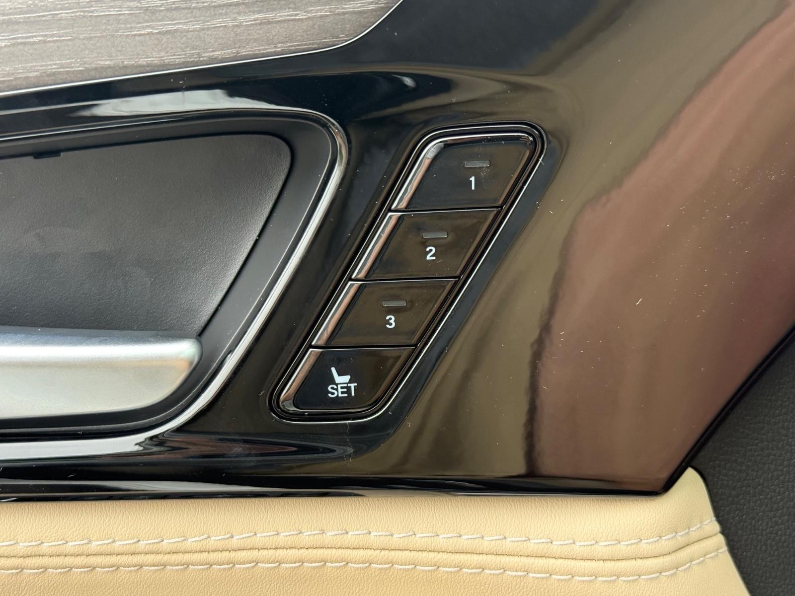 Acura MDX Vehicle Image 10