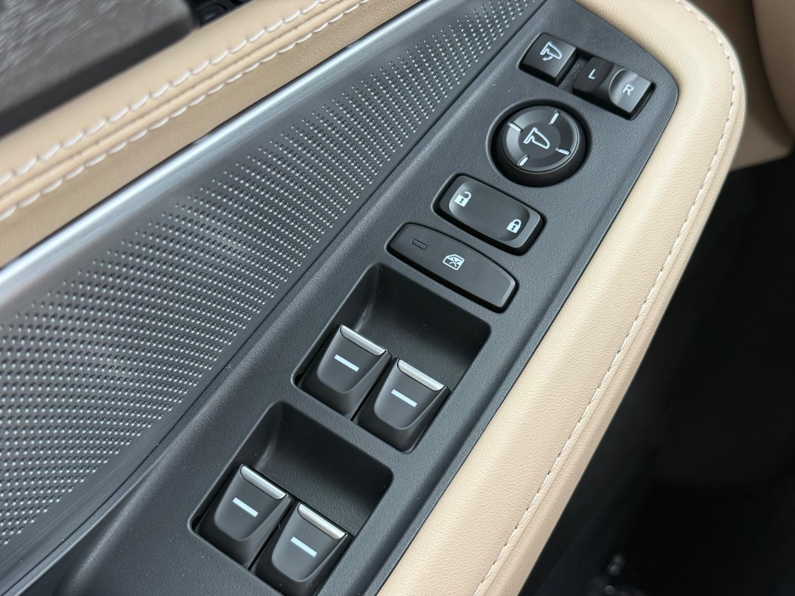 Acura MDX Vehicle Image 15