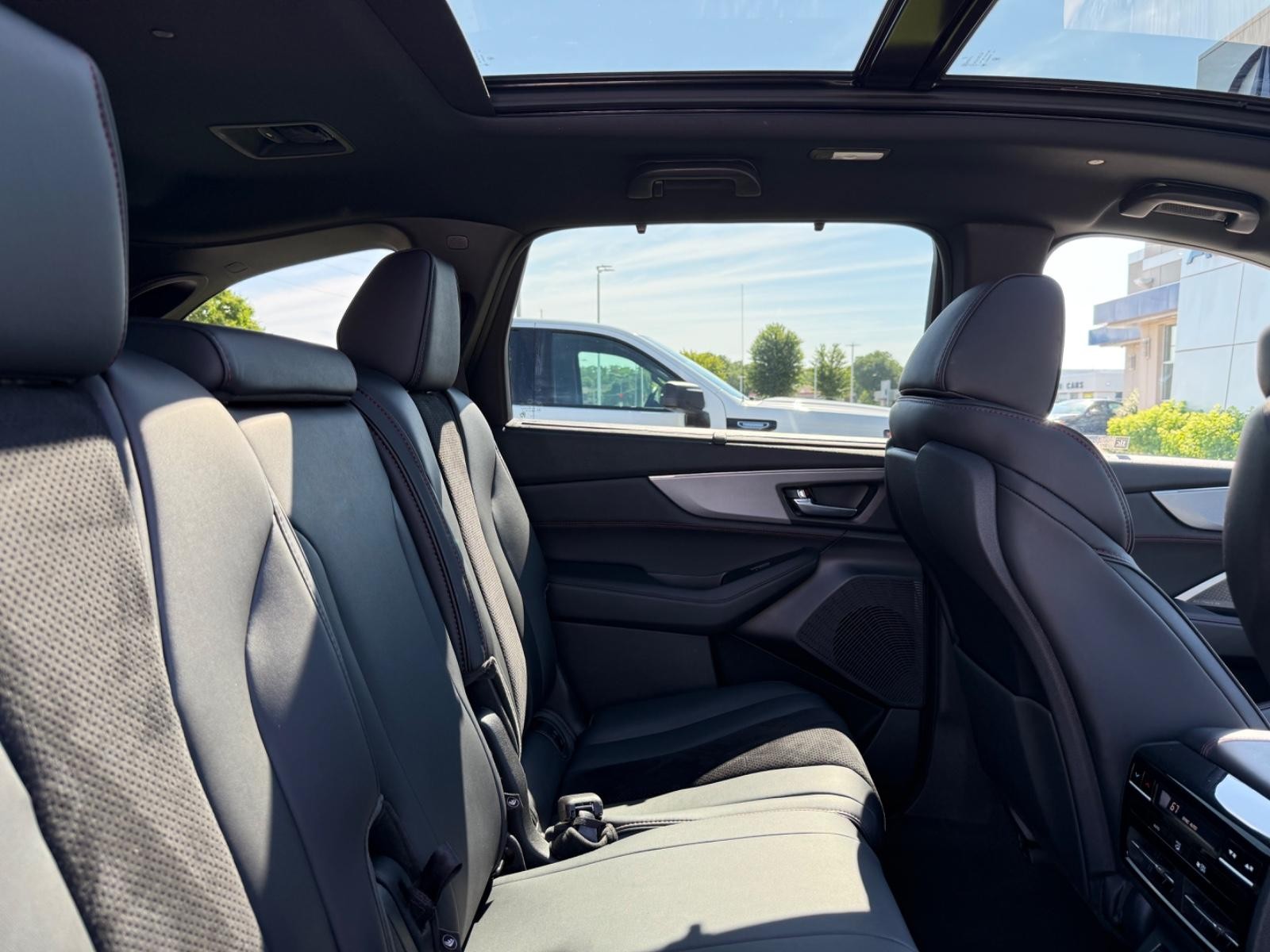 Acura MDX Vehicle Image 10