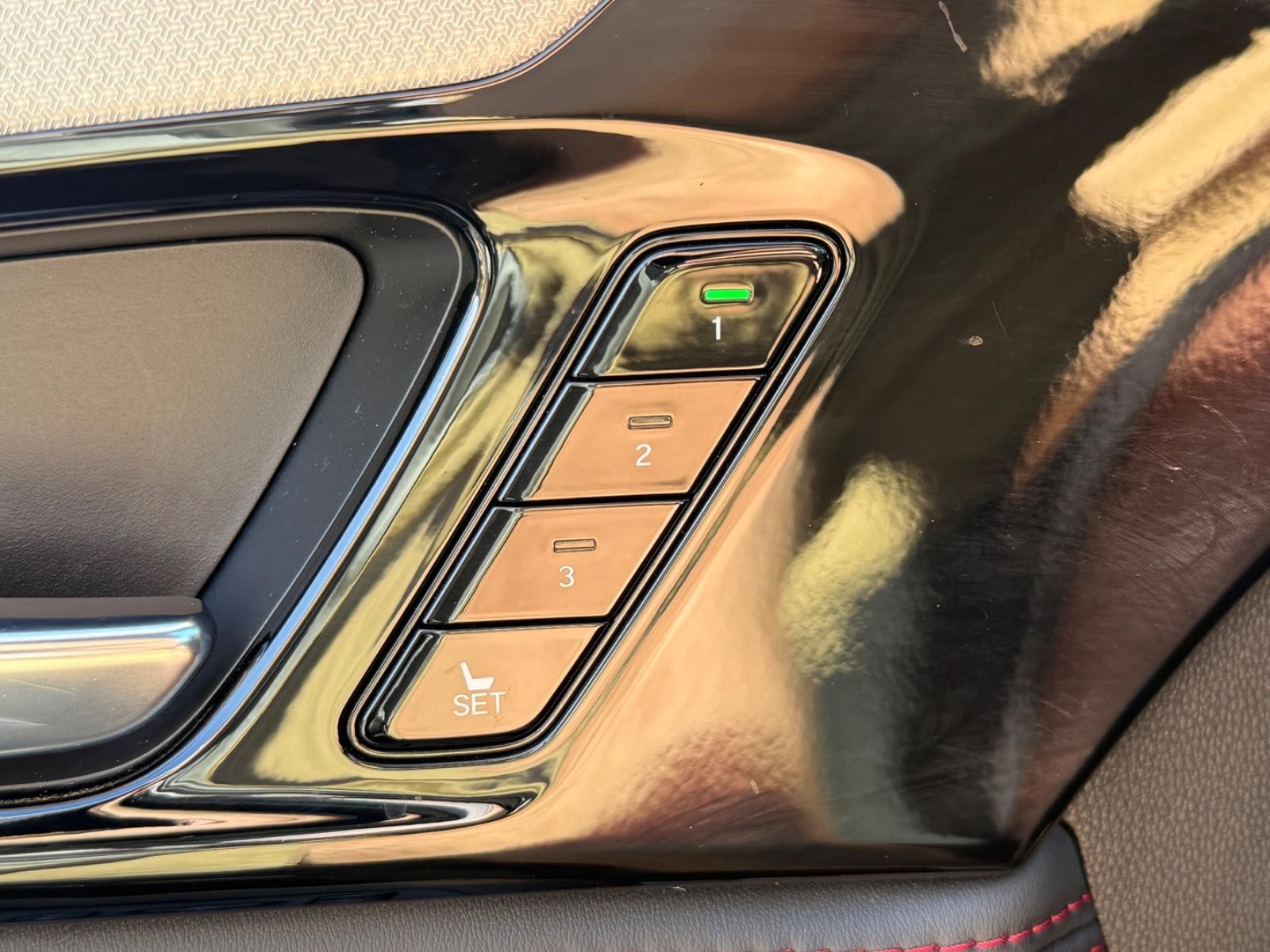 Acura MDX Vehicle Image 16
