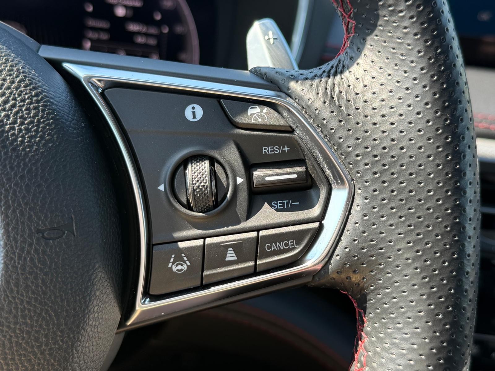 Acura MDX Vehicle Image 18
