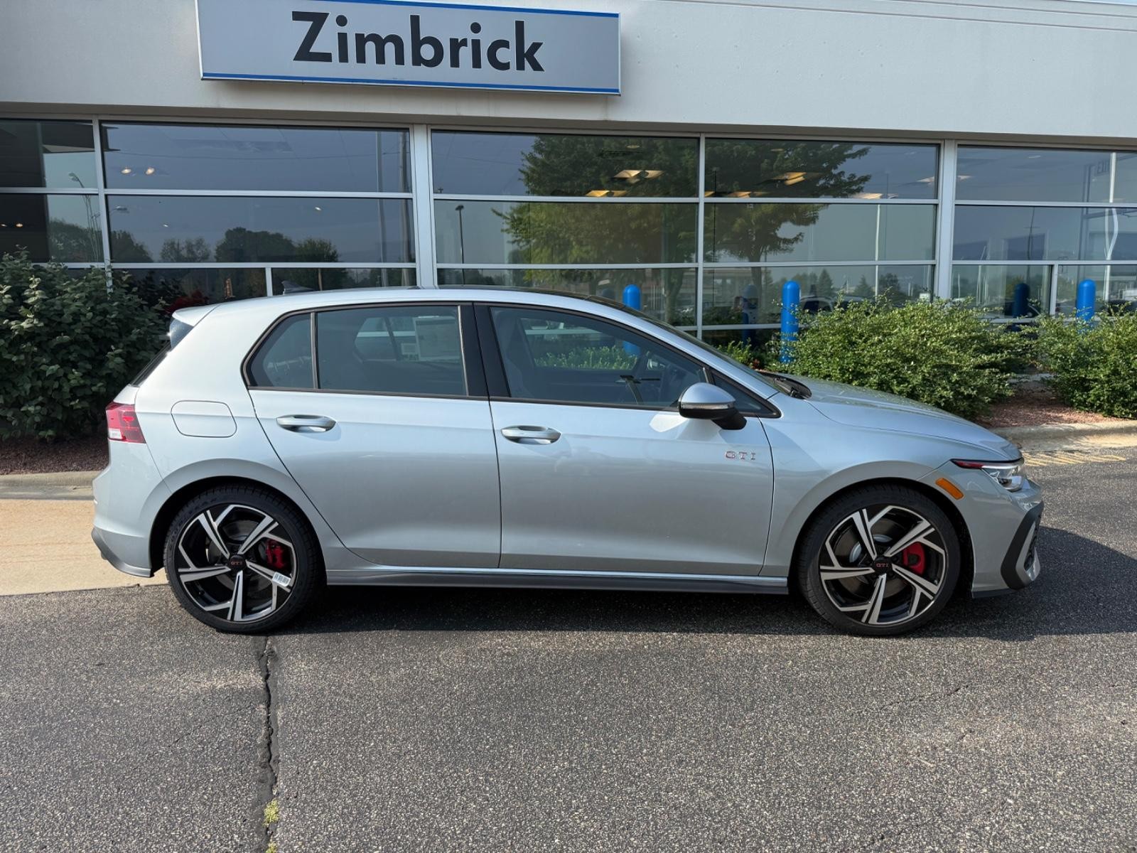 Volkswagen Golf GTI Vehicle Image 02