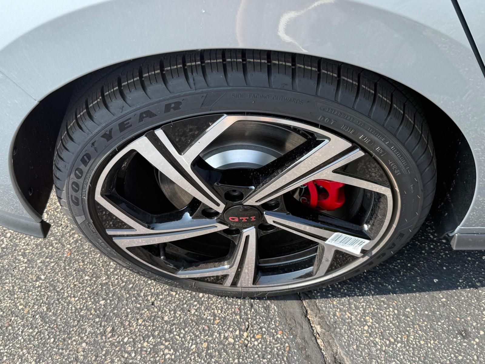 Volkswagen Golf GTI Vehicle Image 04