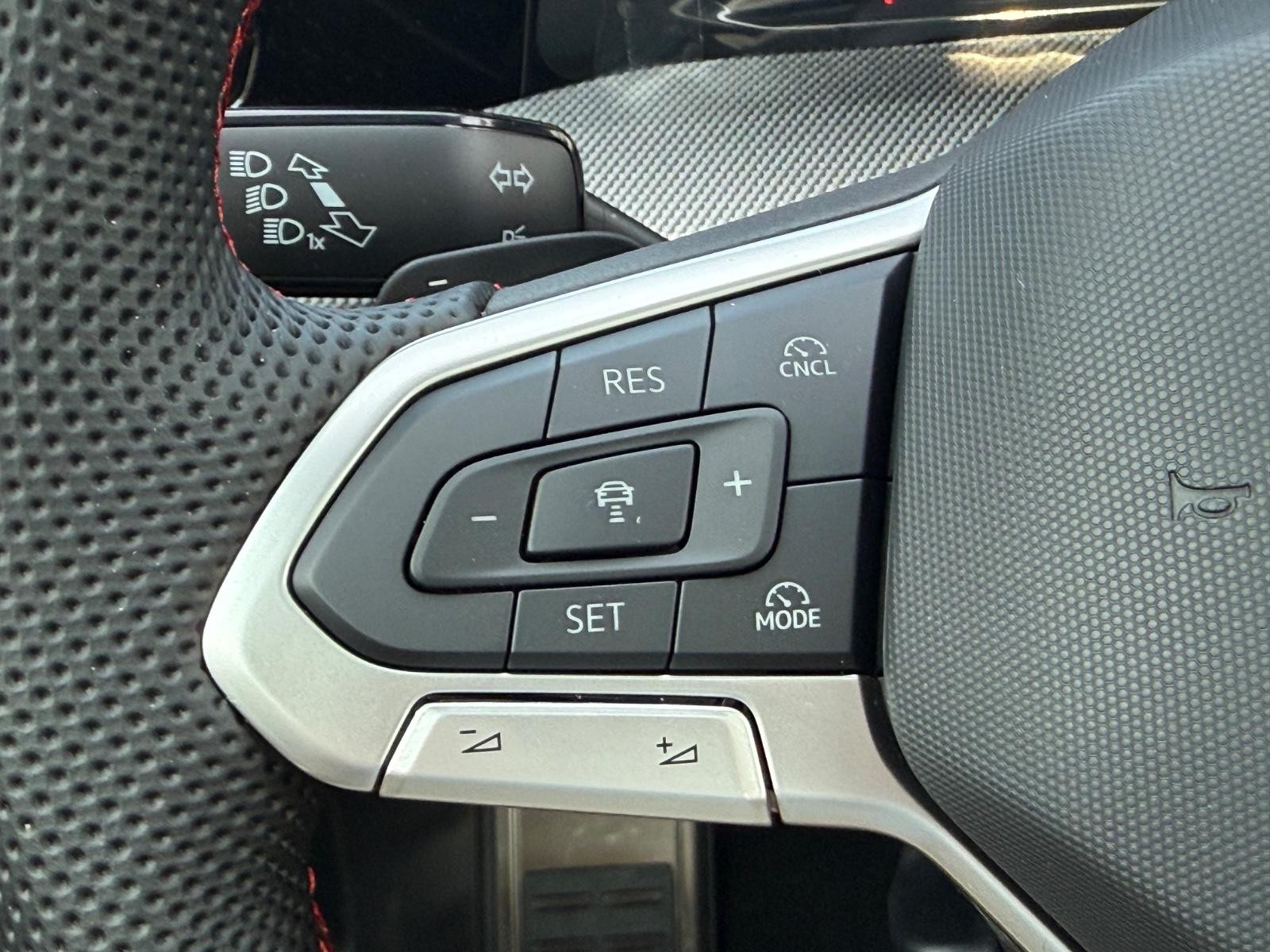 Volkswagen Golf GTI Vehicle Image 10