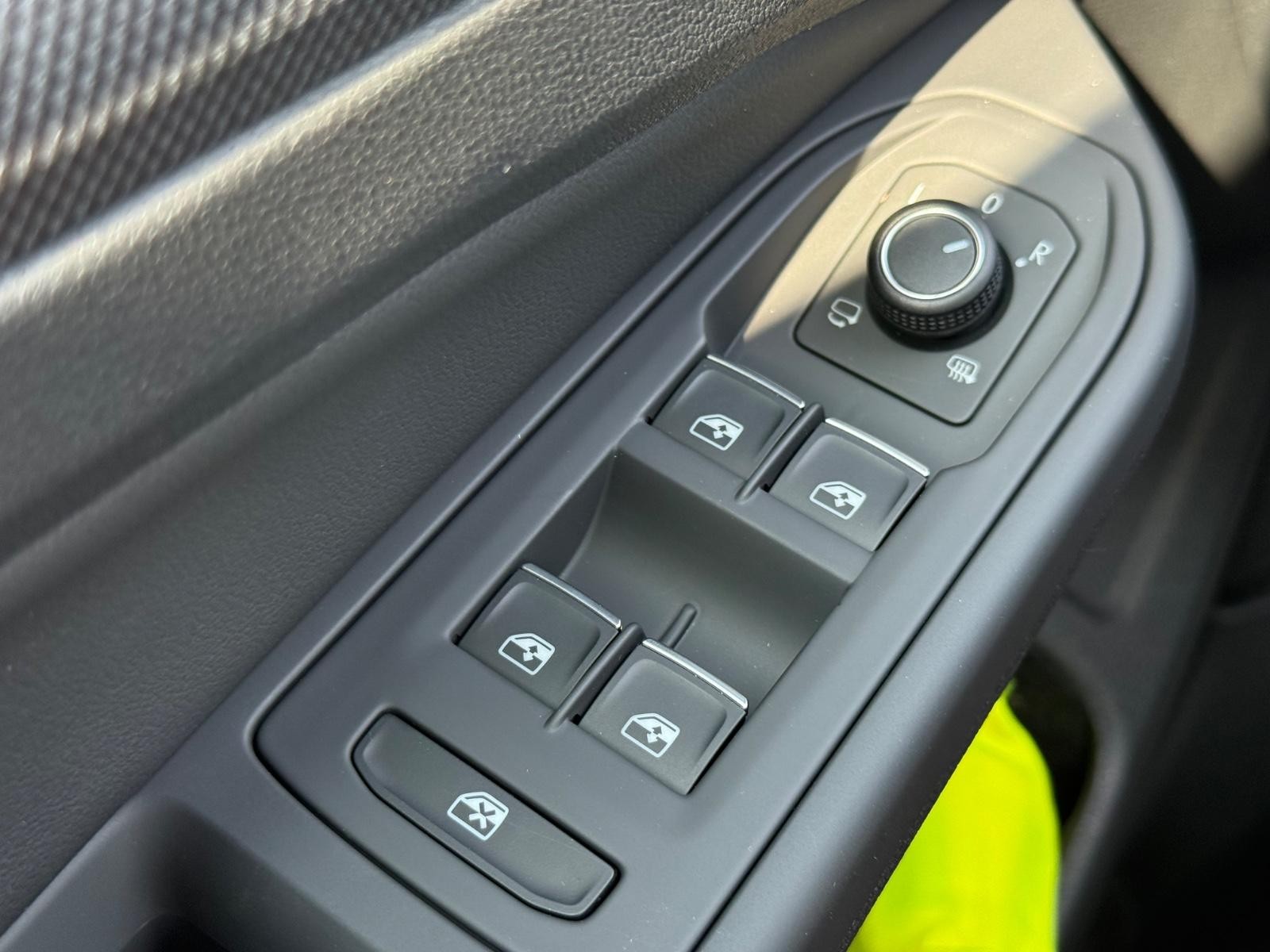 Volkswagen Golf GTI Vehicle Image 14