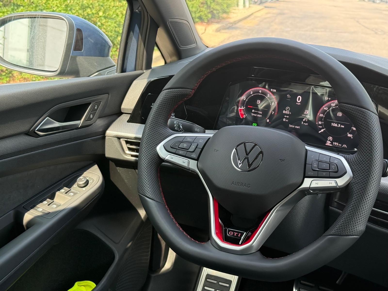 Volkswagen Golf GTI Vehicle Image 08