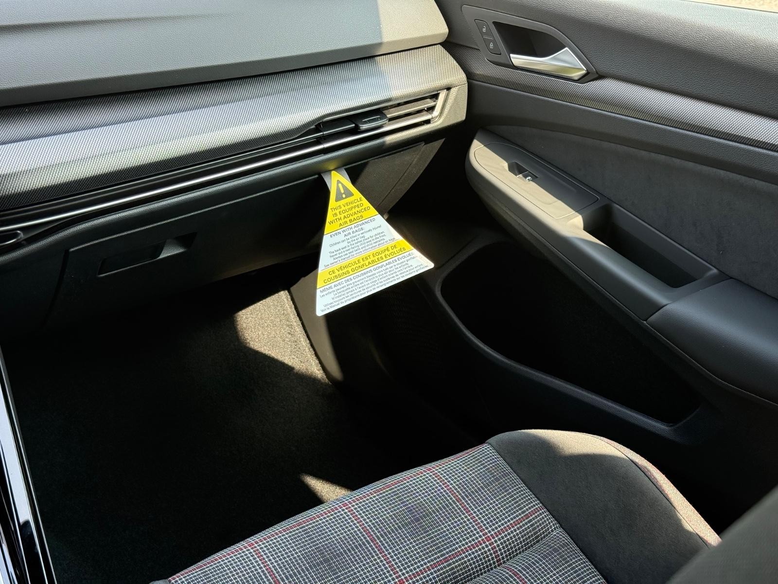 Volkswagen Golf GTI Vehicle Image 09