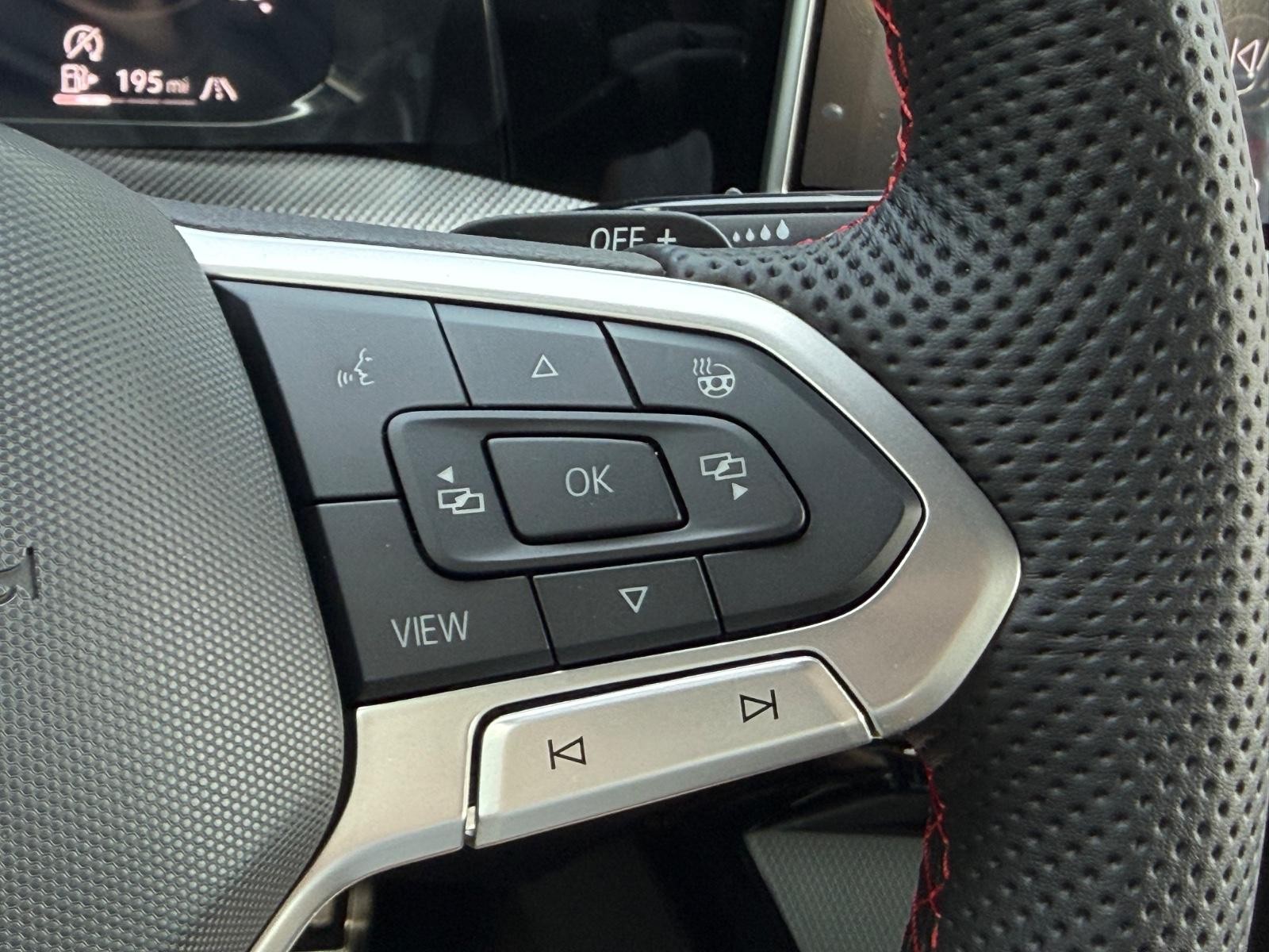 Volkswagen Golf GTI Vehicle Image 12