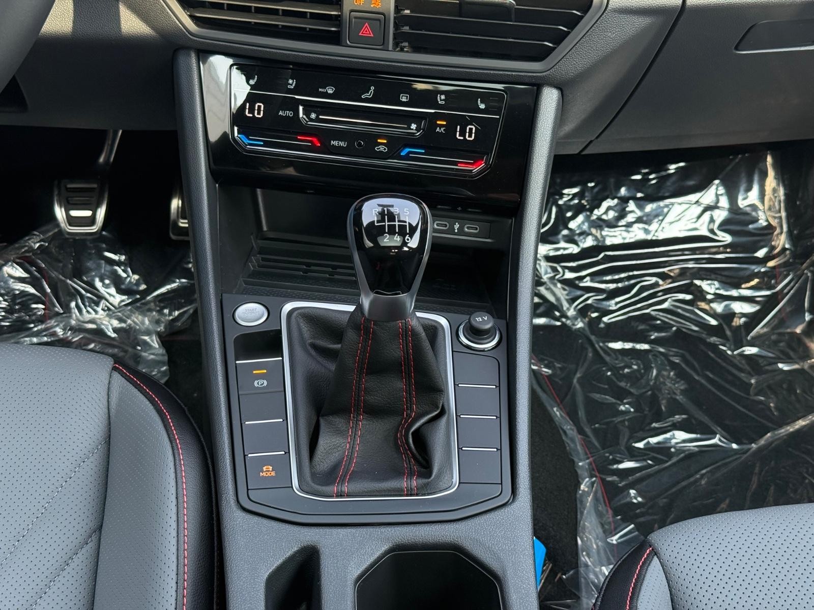Volkswagen Jetta GLI Vehicle Image 08