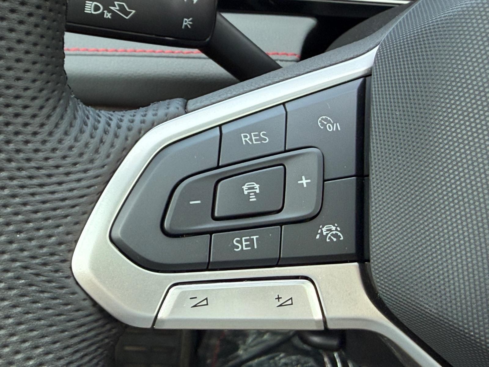 Volkswagen Jetta GLI Vehicle Image 12