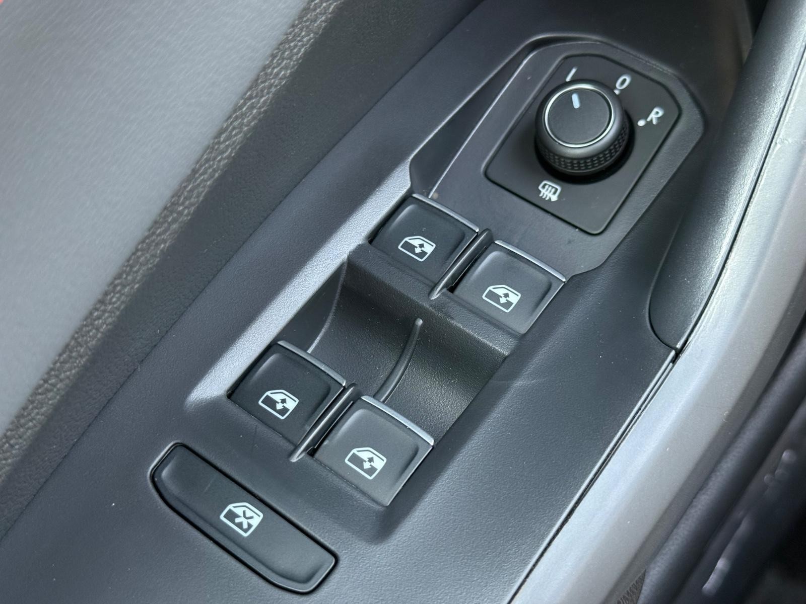 Volkswagen Jetta GLI Vehicle Image 16