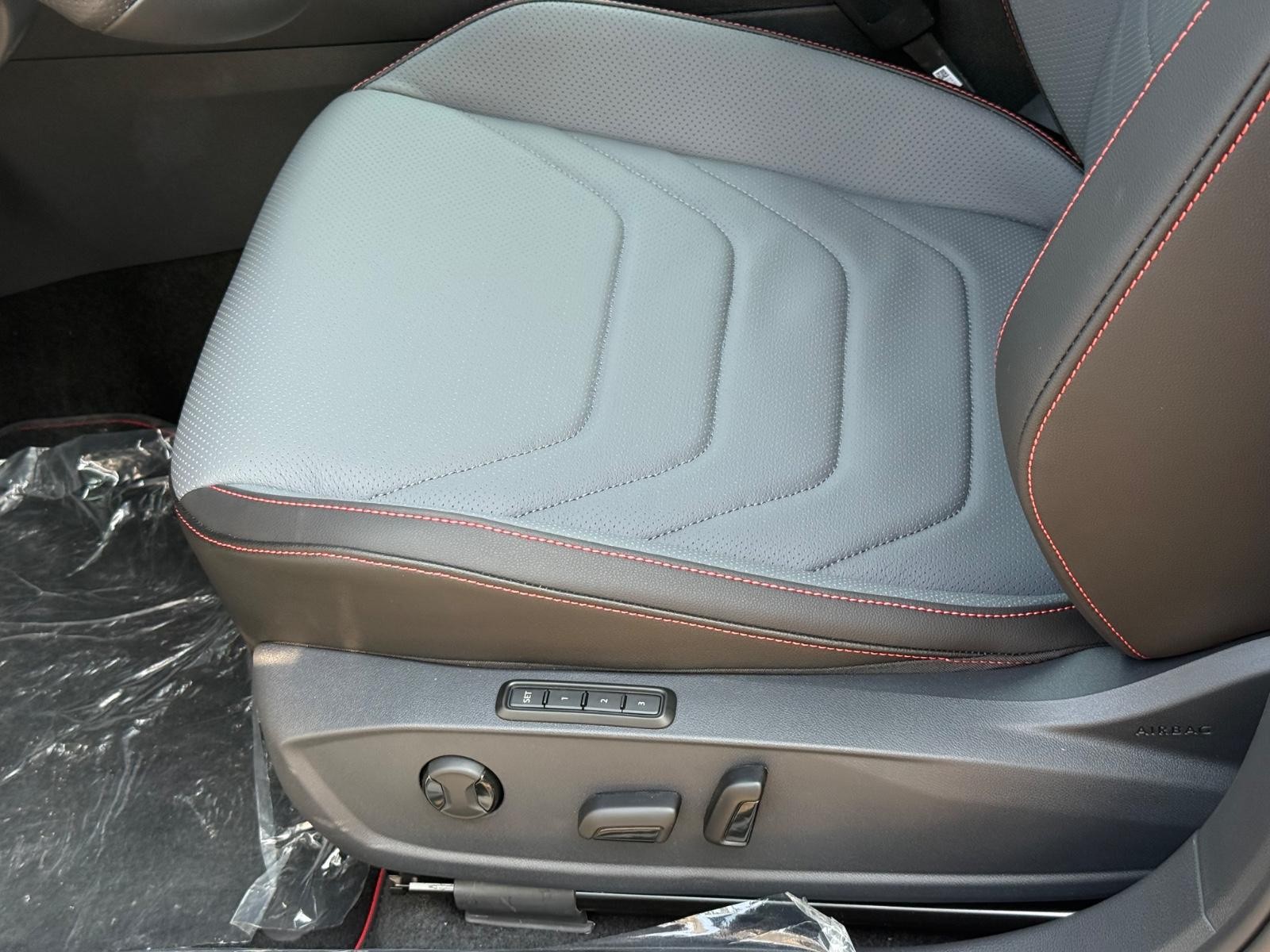 Volkswagen Jetta GLI Vehicle Image 17